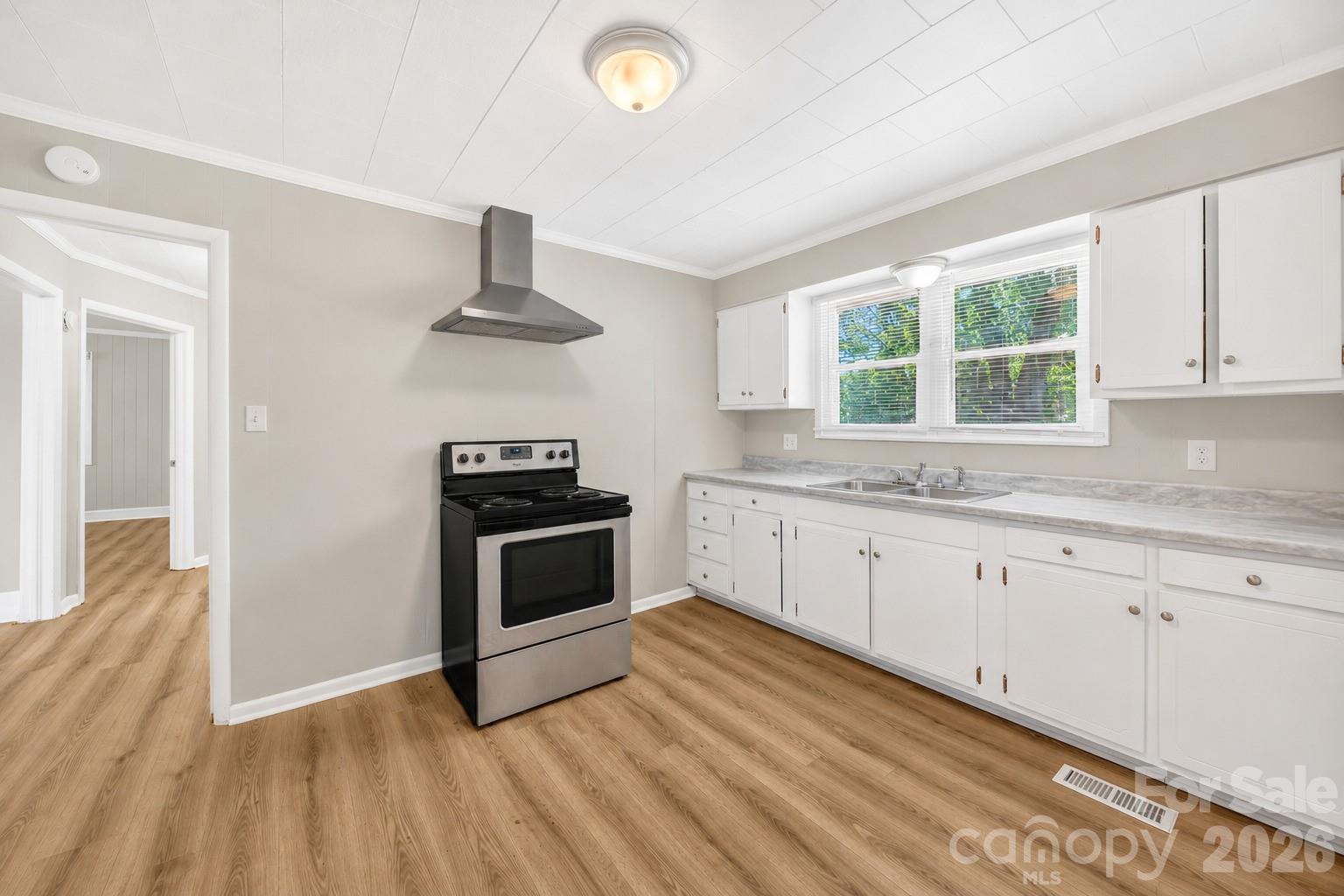 3635 2nd Avenue SW — Hickory