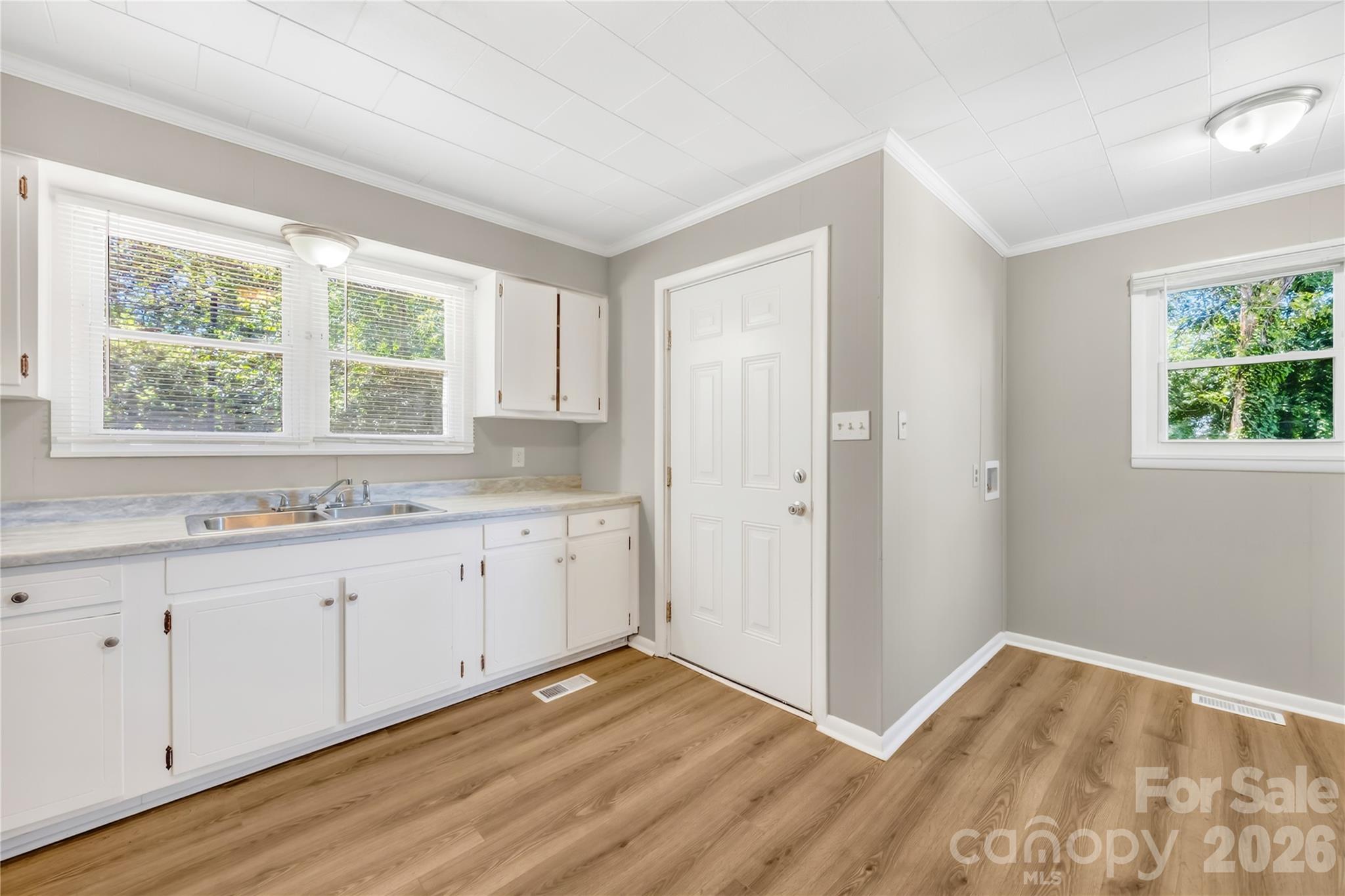 3635 2nd Avenue SW — Hickory
