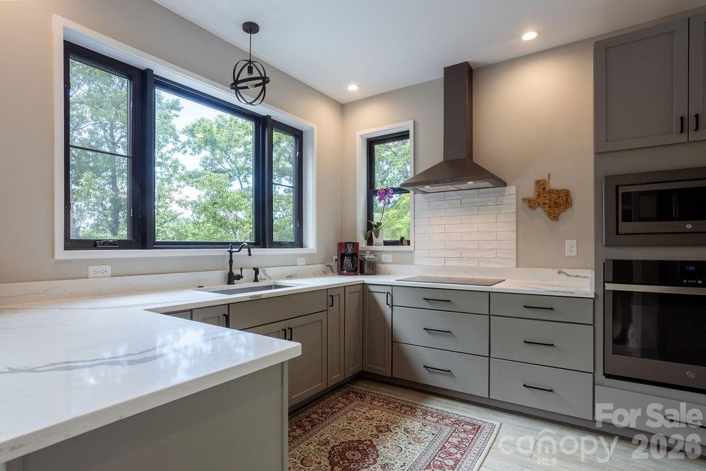 338 Fairview Forest Drive — Fairview