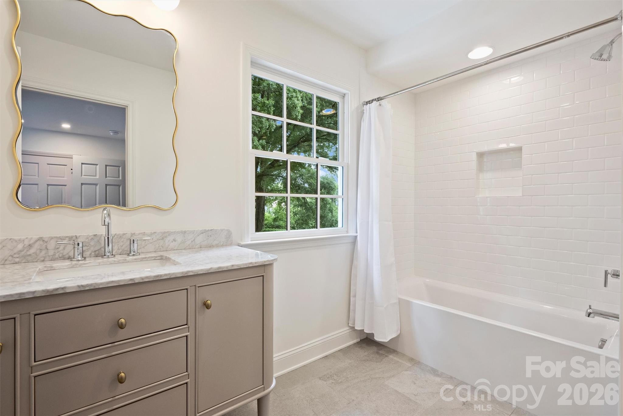601 Lansdowne Road — Charlotte