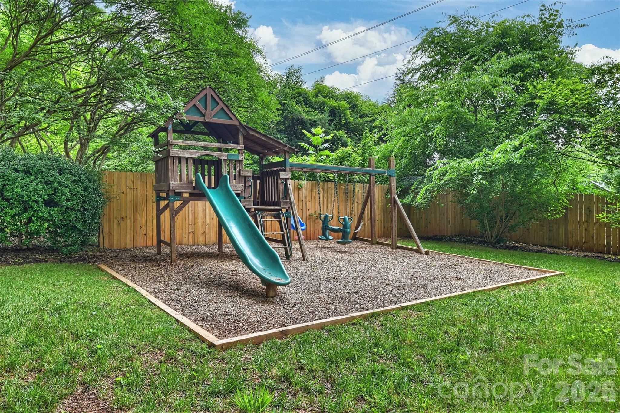 601 Lansdowne Road — Charlotte