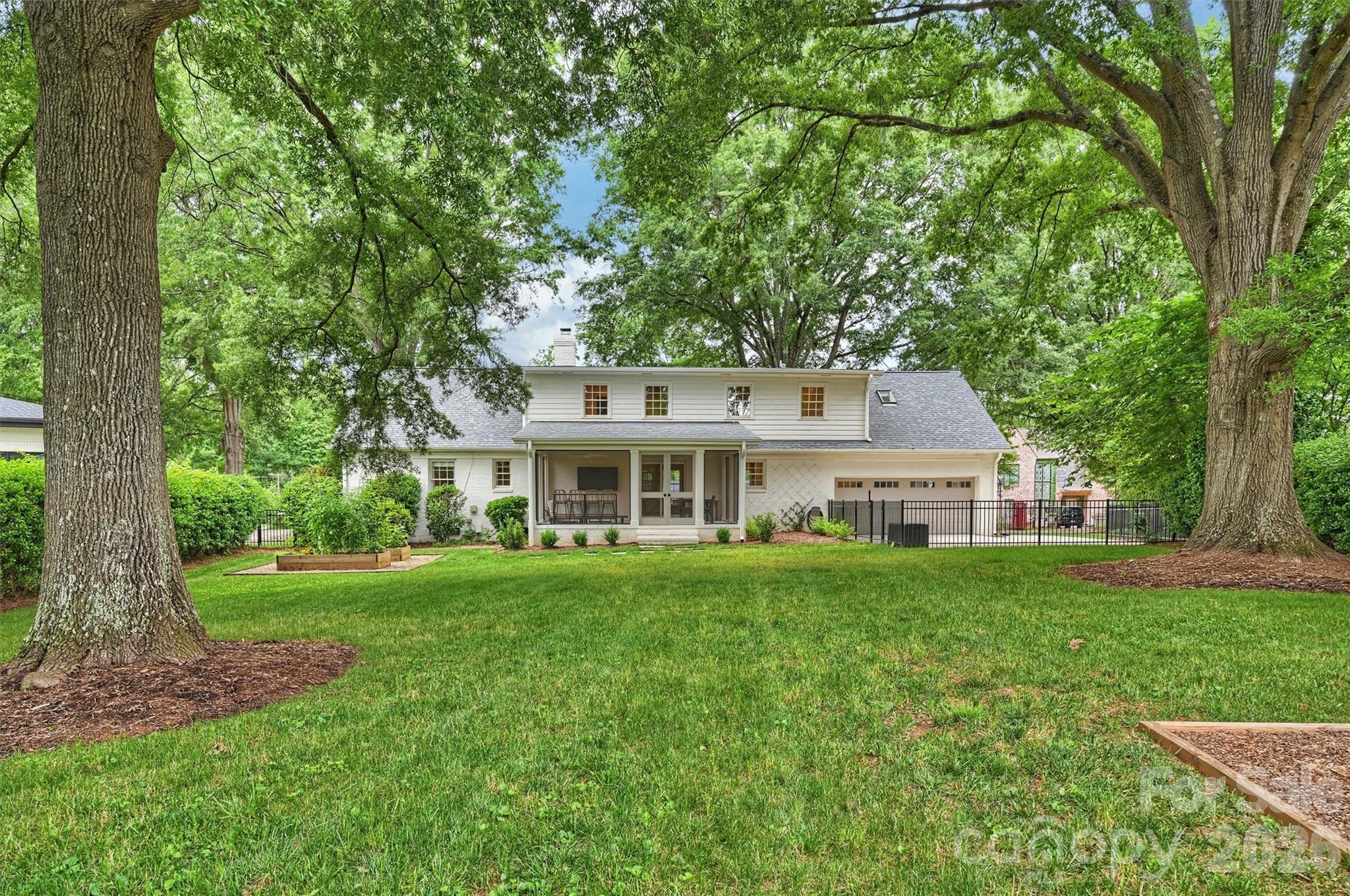 601 Lansdowne Road — Charlotte