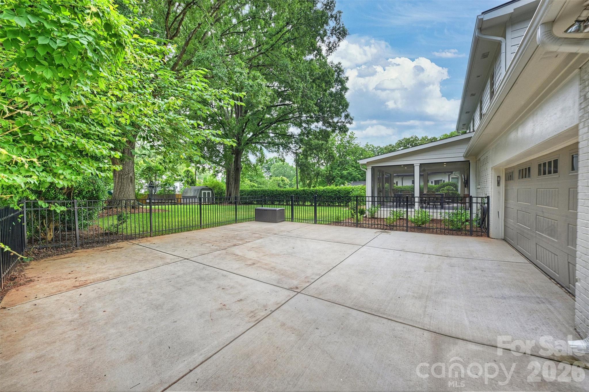 601 Lansdowne Road — Charlotte
