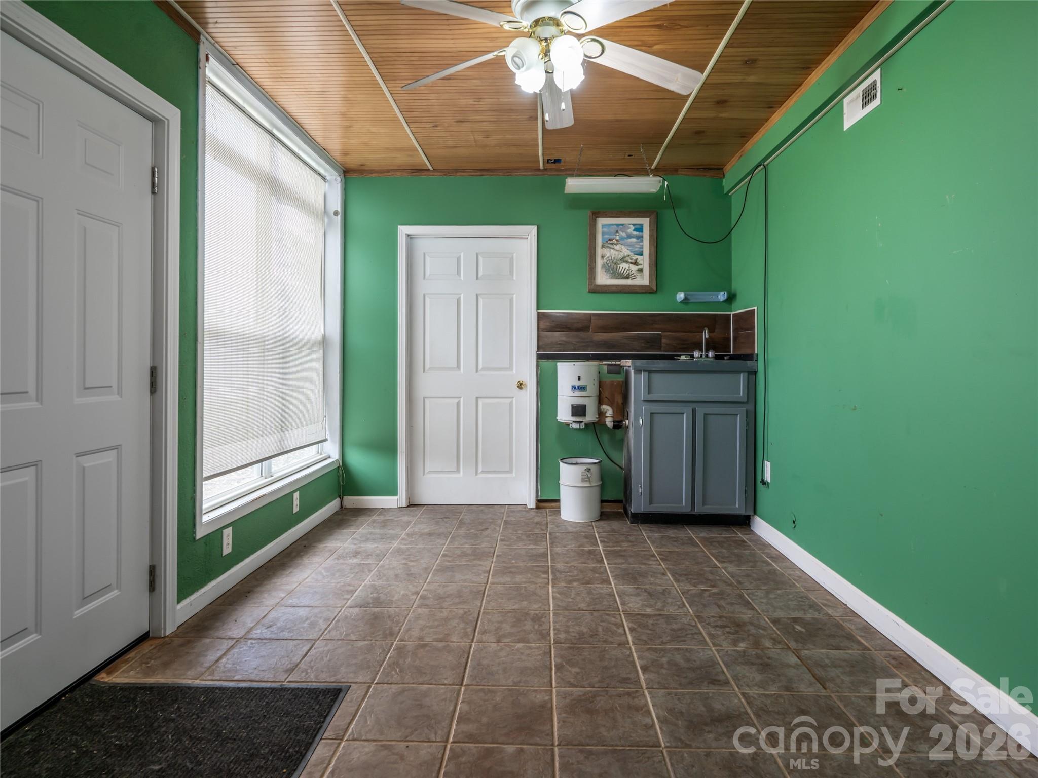 9 Coquina Lane — Leicester