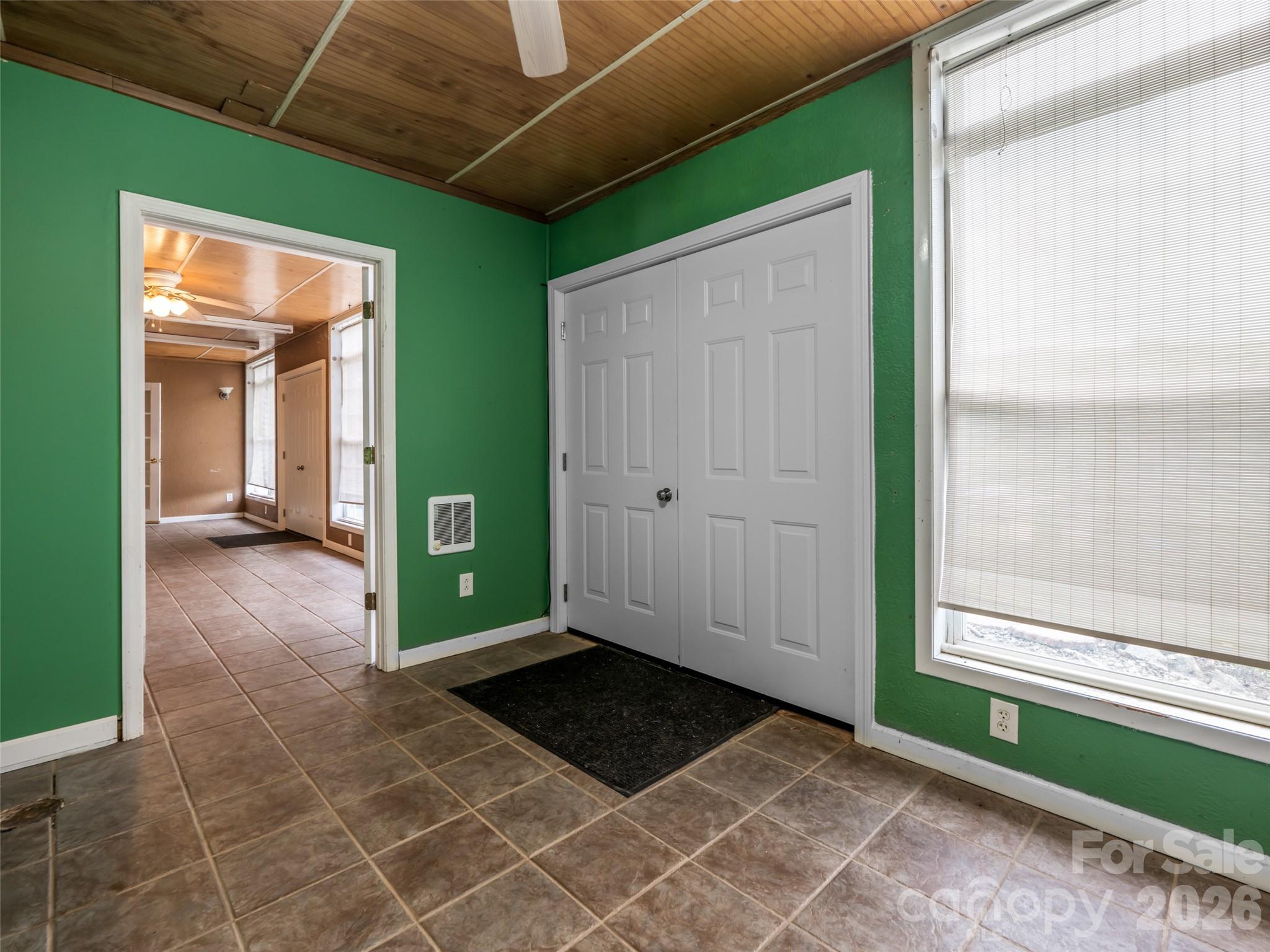 9 Coquina Lane — Leicester