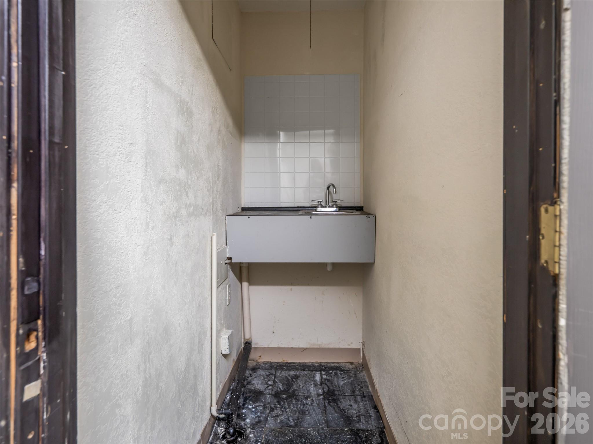 9 Coquina Lane — Leicester