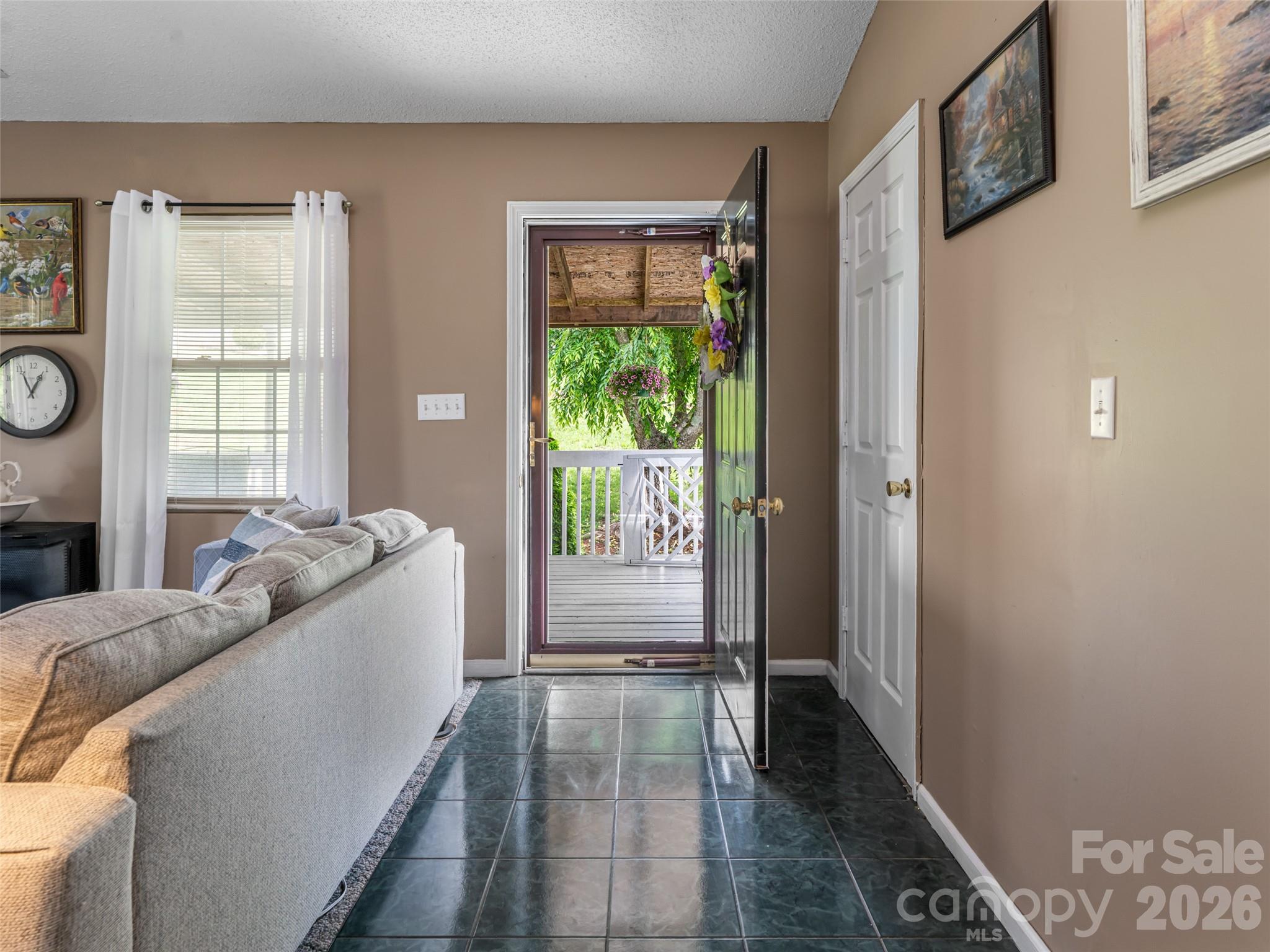 9 Coquina Lane — Leicester