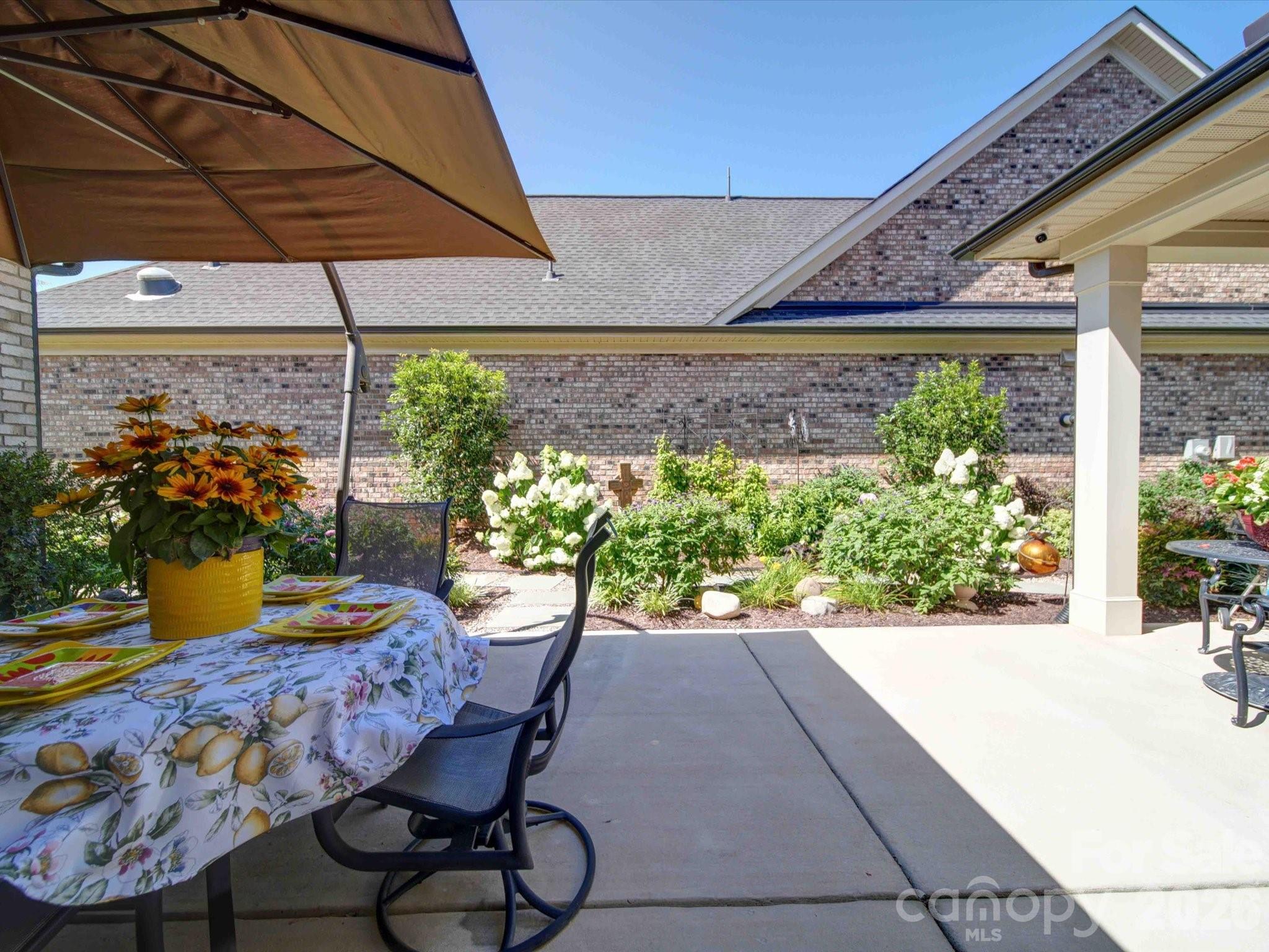 5218 Courtyard Lane — Belmont