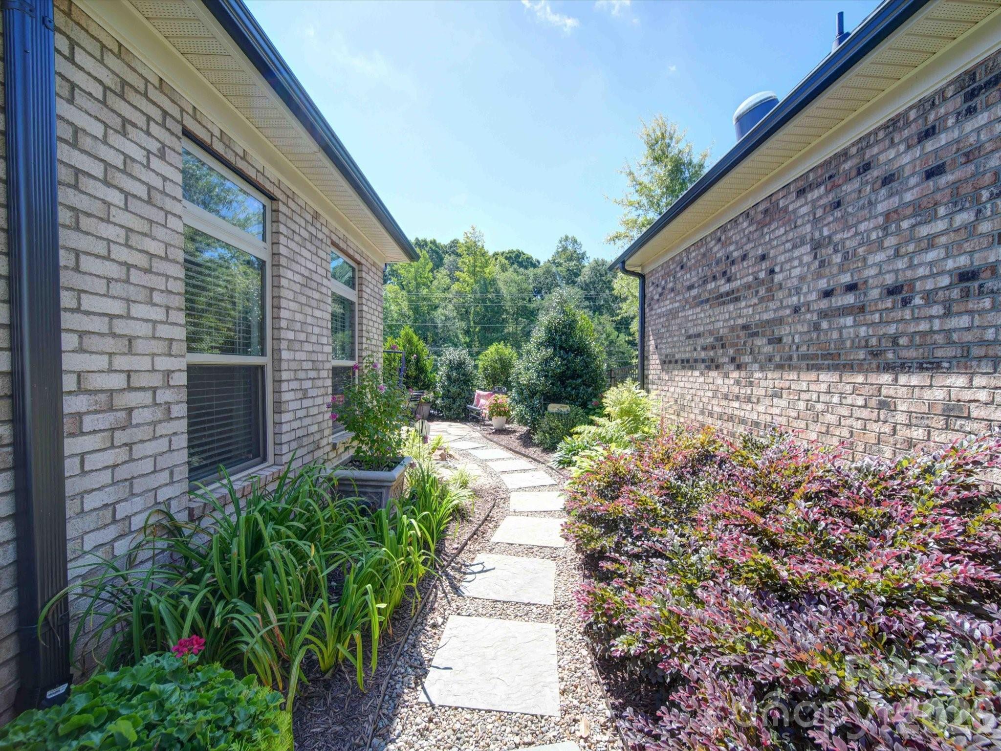 5218 Courtyard Lane — Belmont