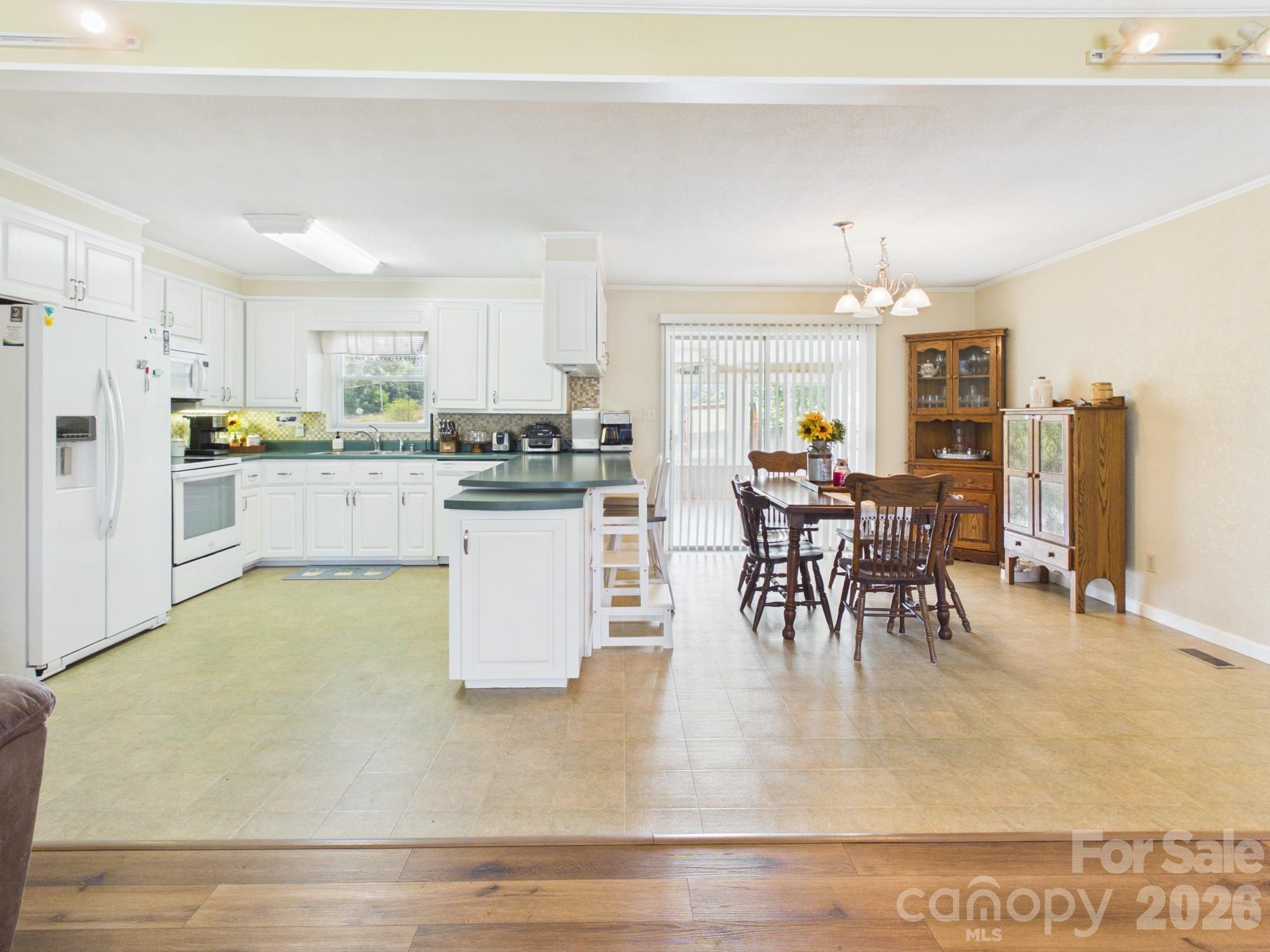 19 Pinecrest Court — Taylorsville