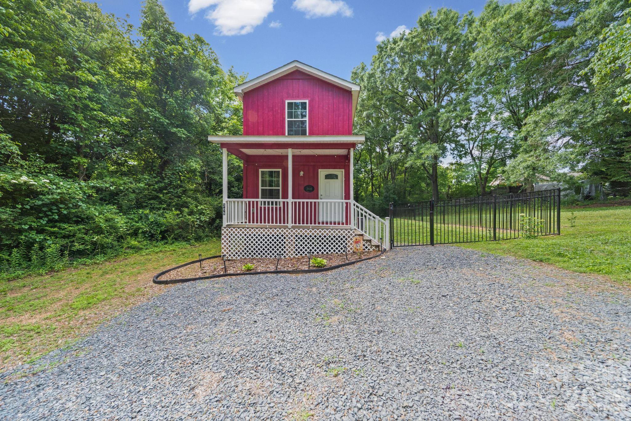 308 E 10th Street — Oakboro