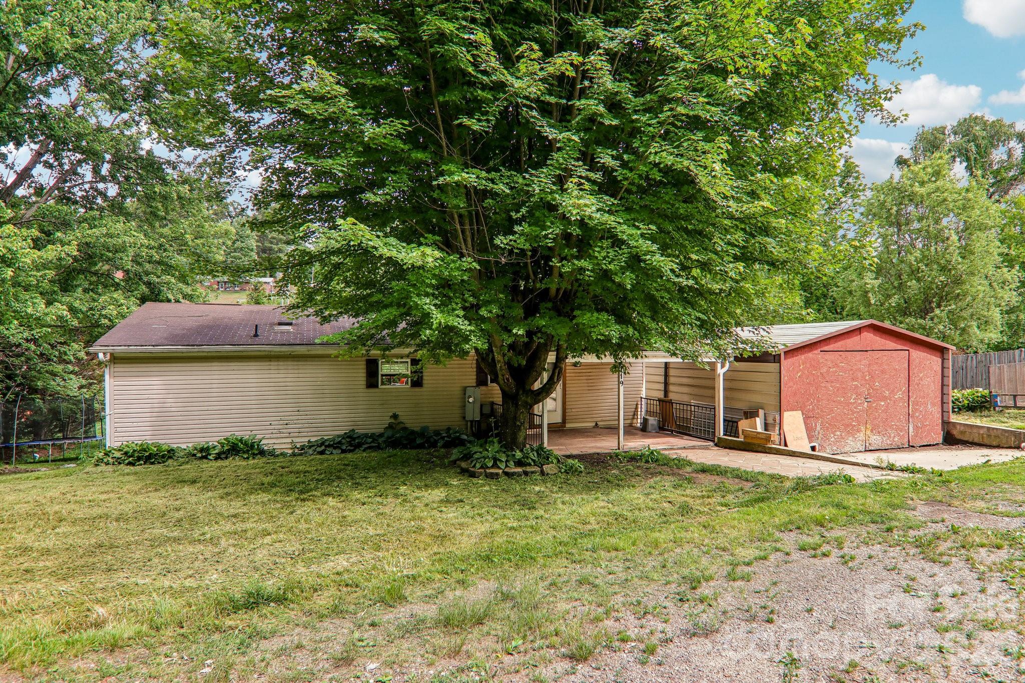 19 Dot Street — Clyde
