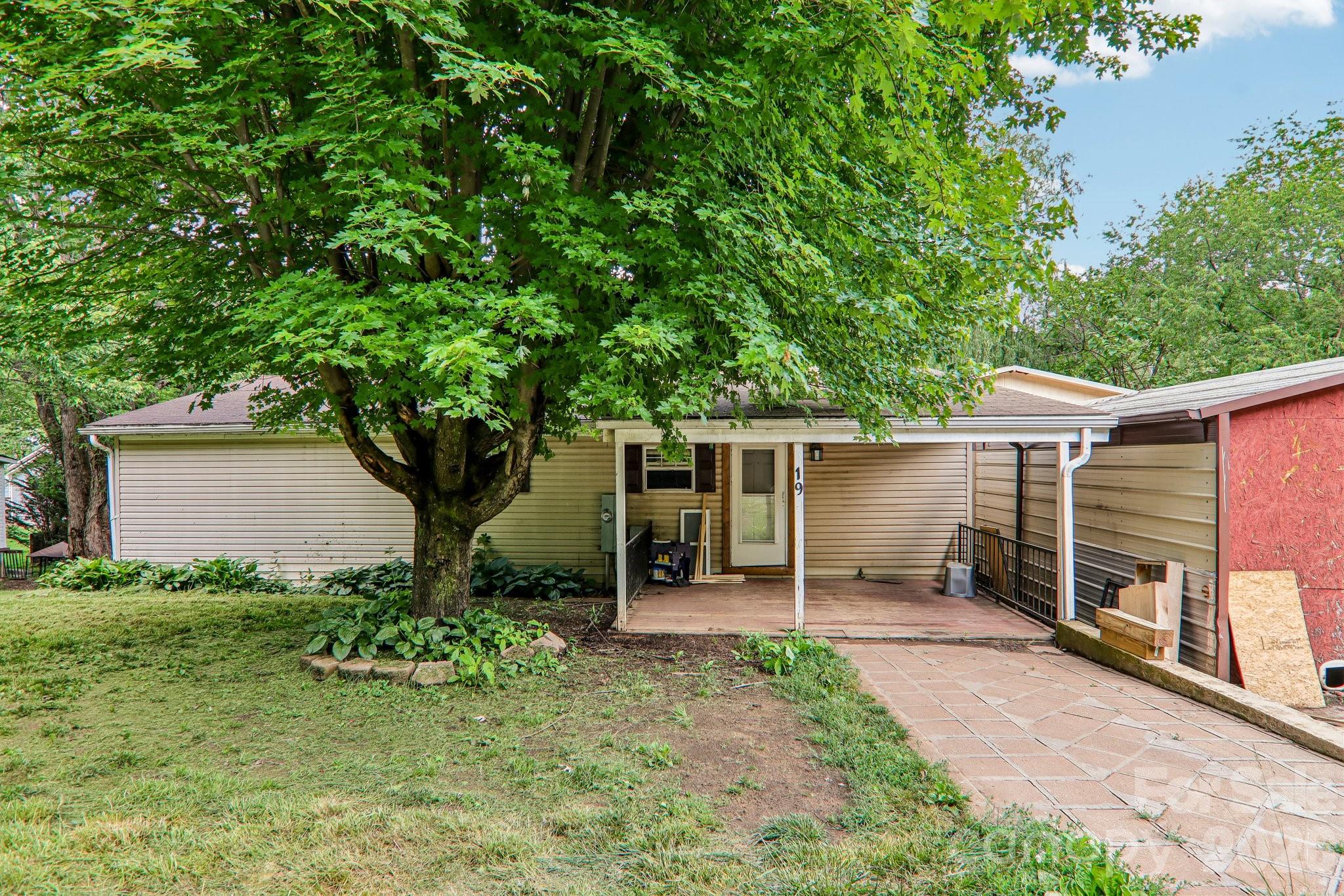 19 Dot Street — Clyde