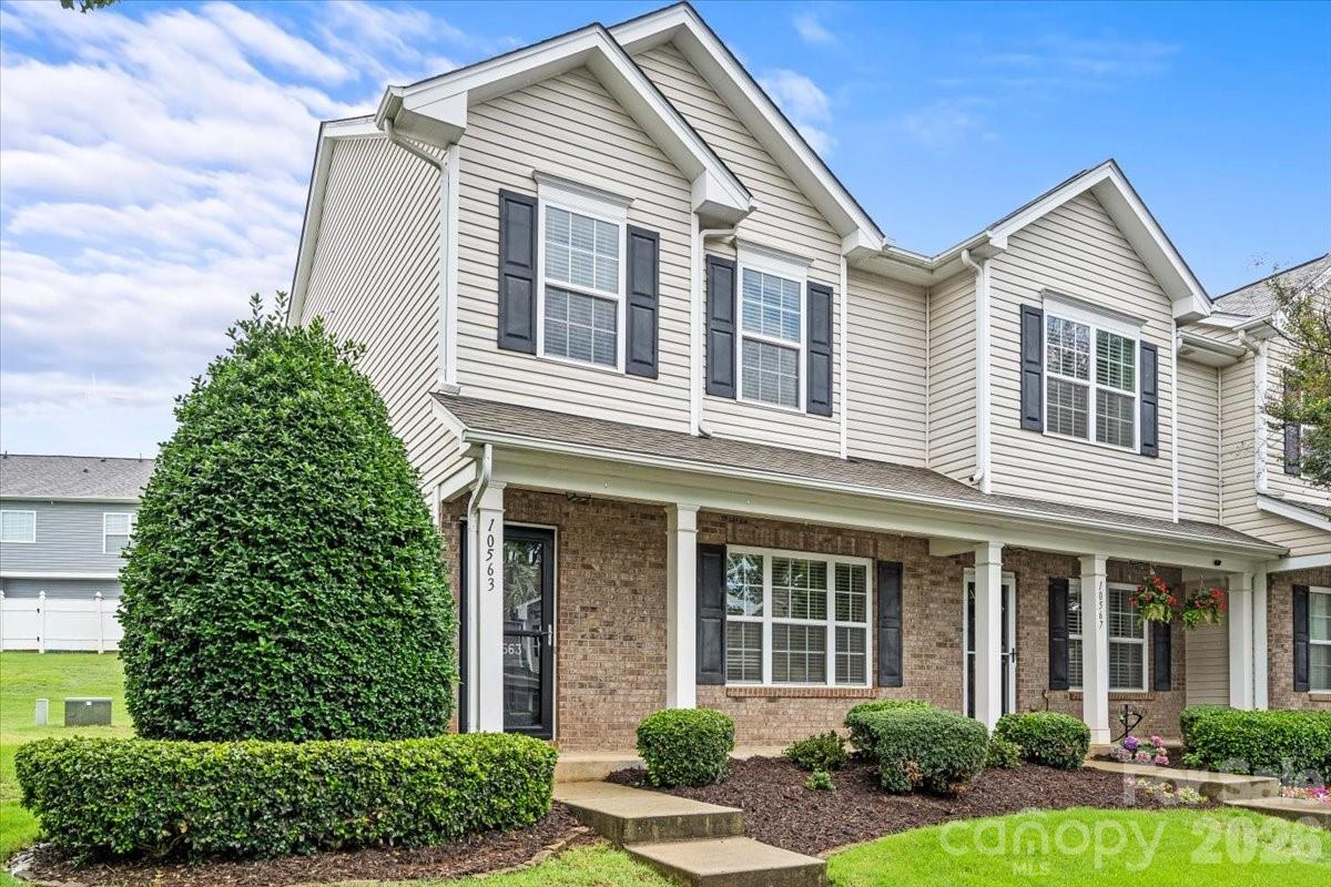 10563 Stoneacre Court — Pineville