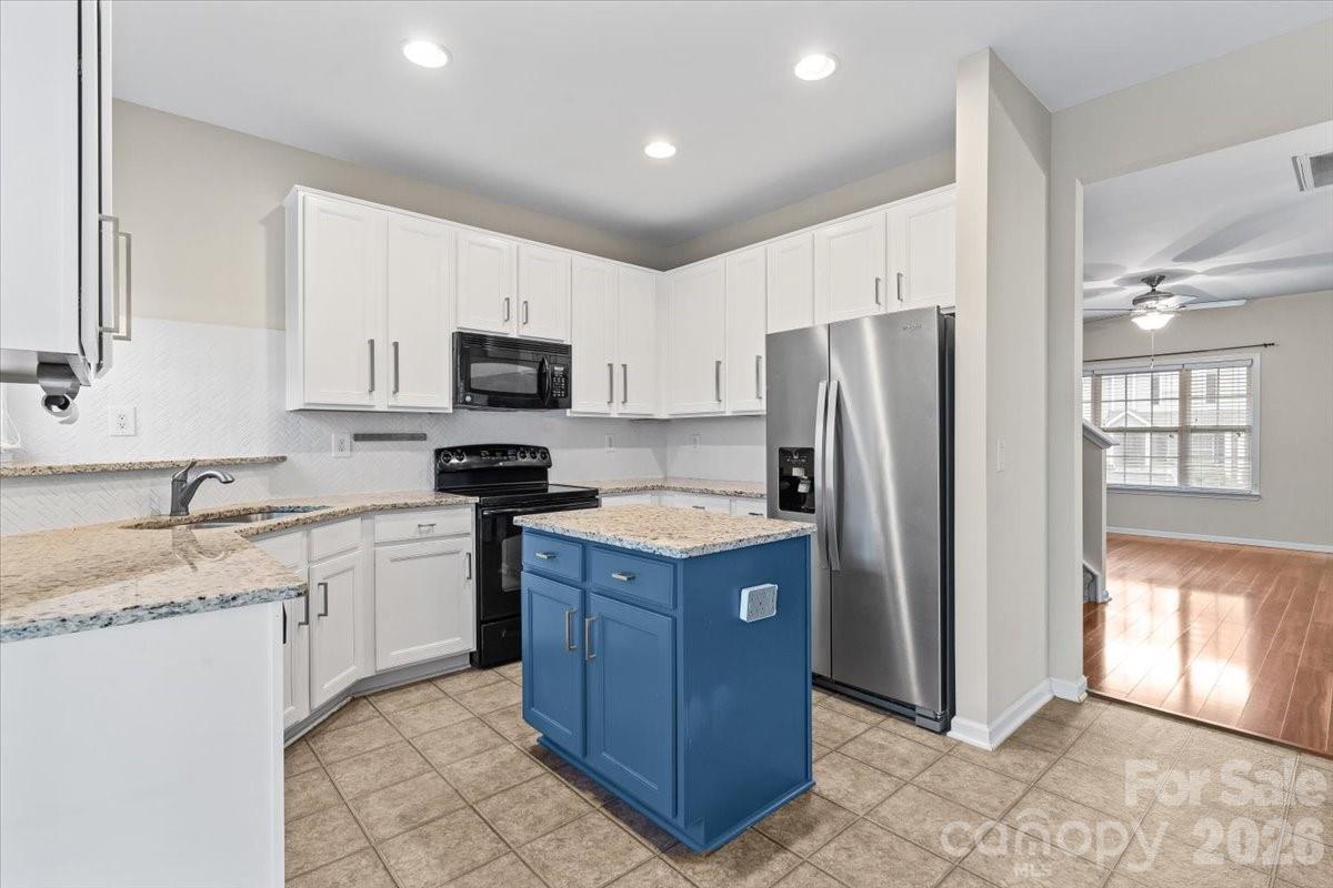 10563 Stoneacre Court — Pineville