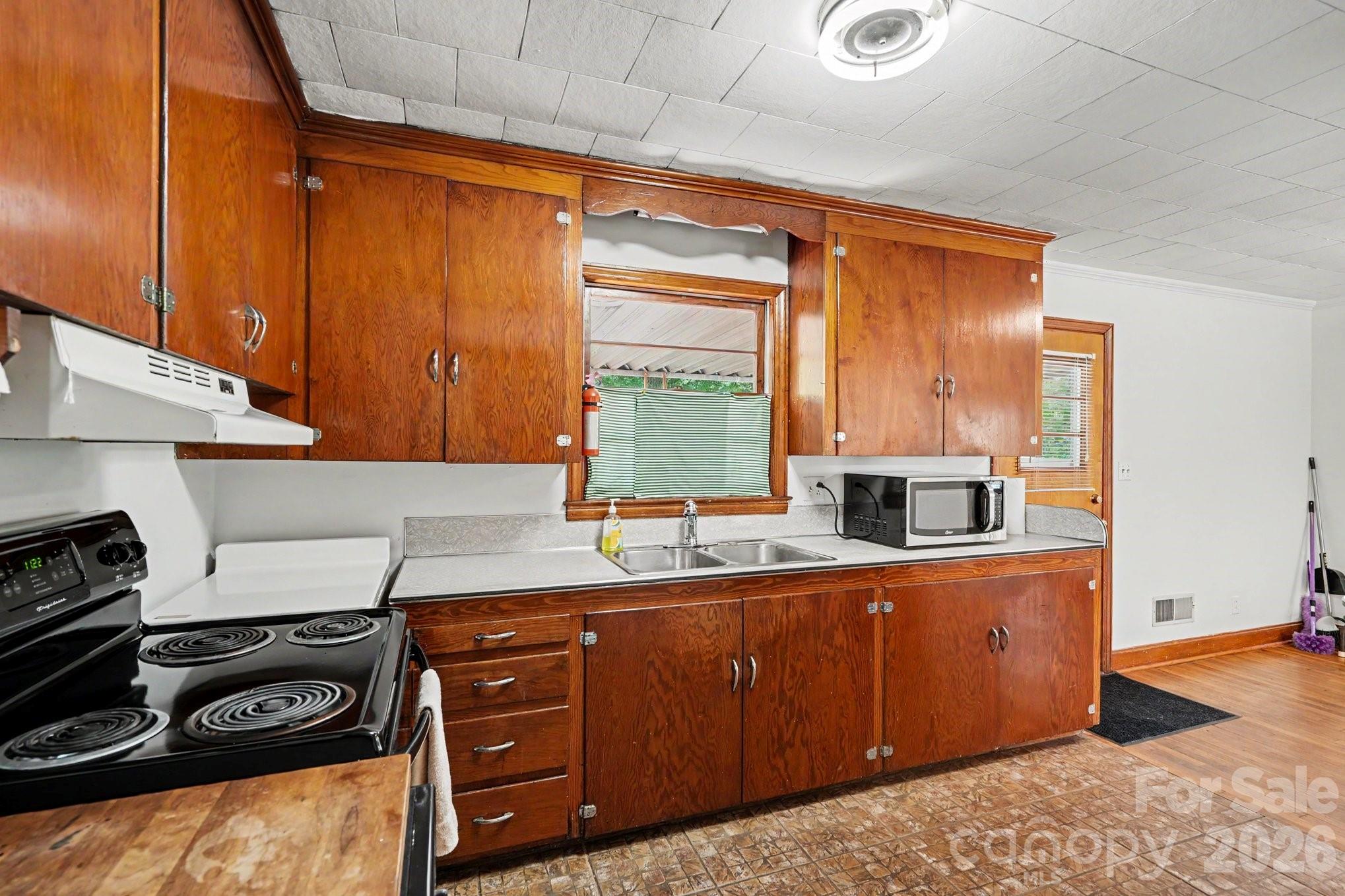 211 White Street — Gastonia