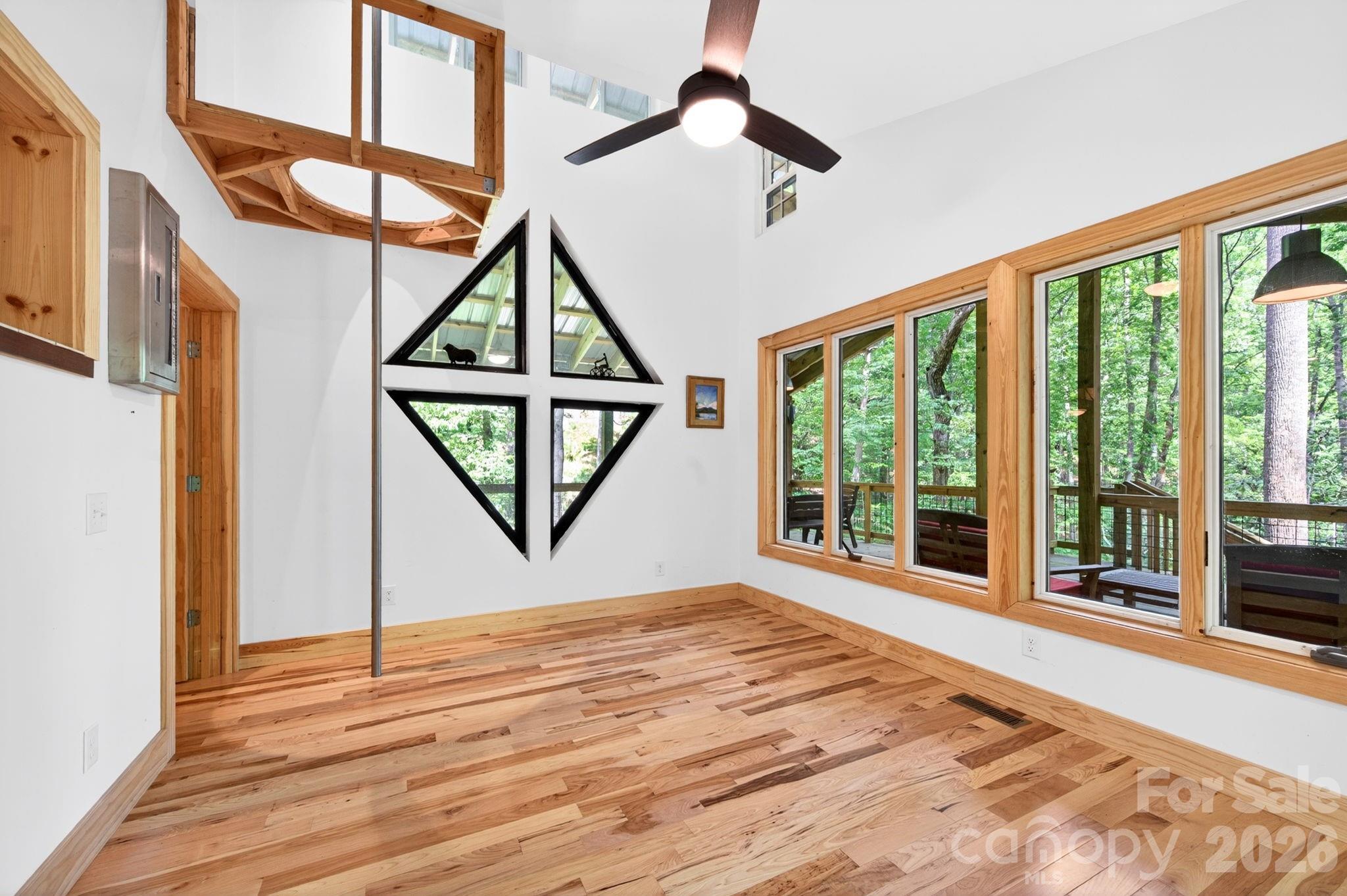 378 Dobson View Drive — Nebo