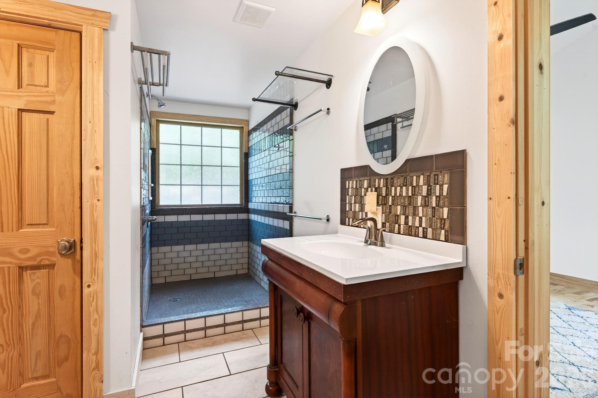 378 Dobson View Drive — Nebo