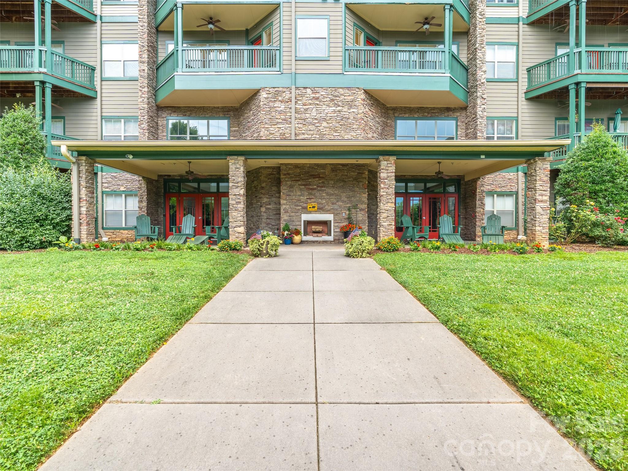 9 Kenilworth Knoll #108 — Asheville