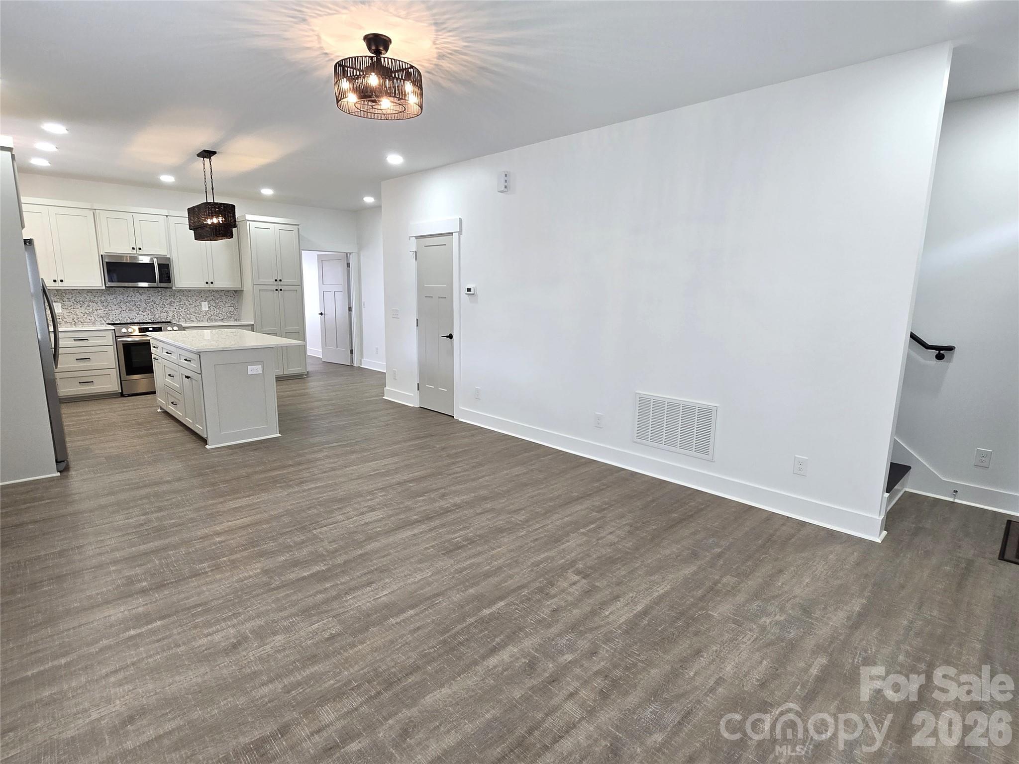 774 8th Street NE — Hickory