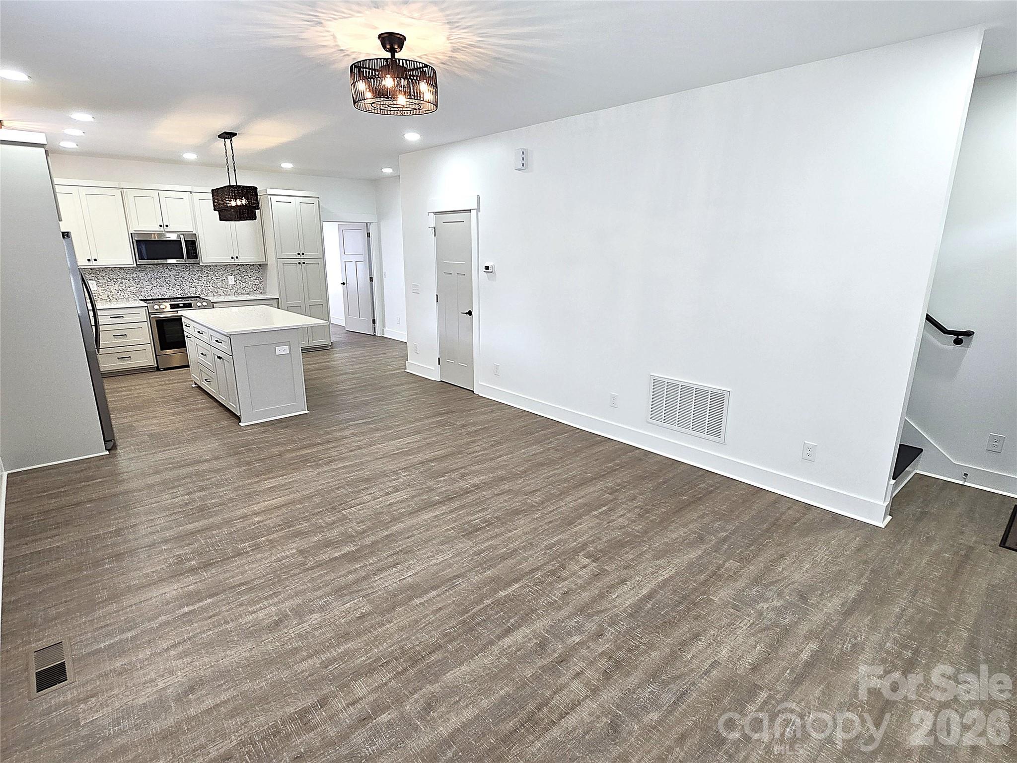 774 8th Street NE — Hickory