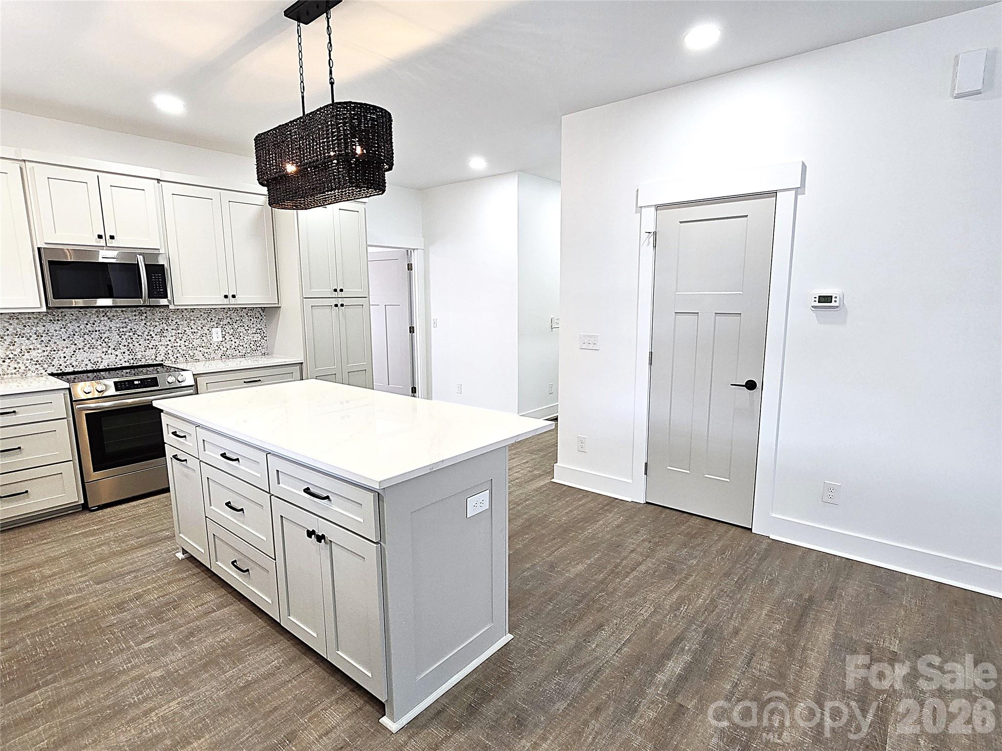 774 8th Street NE — Hickory