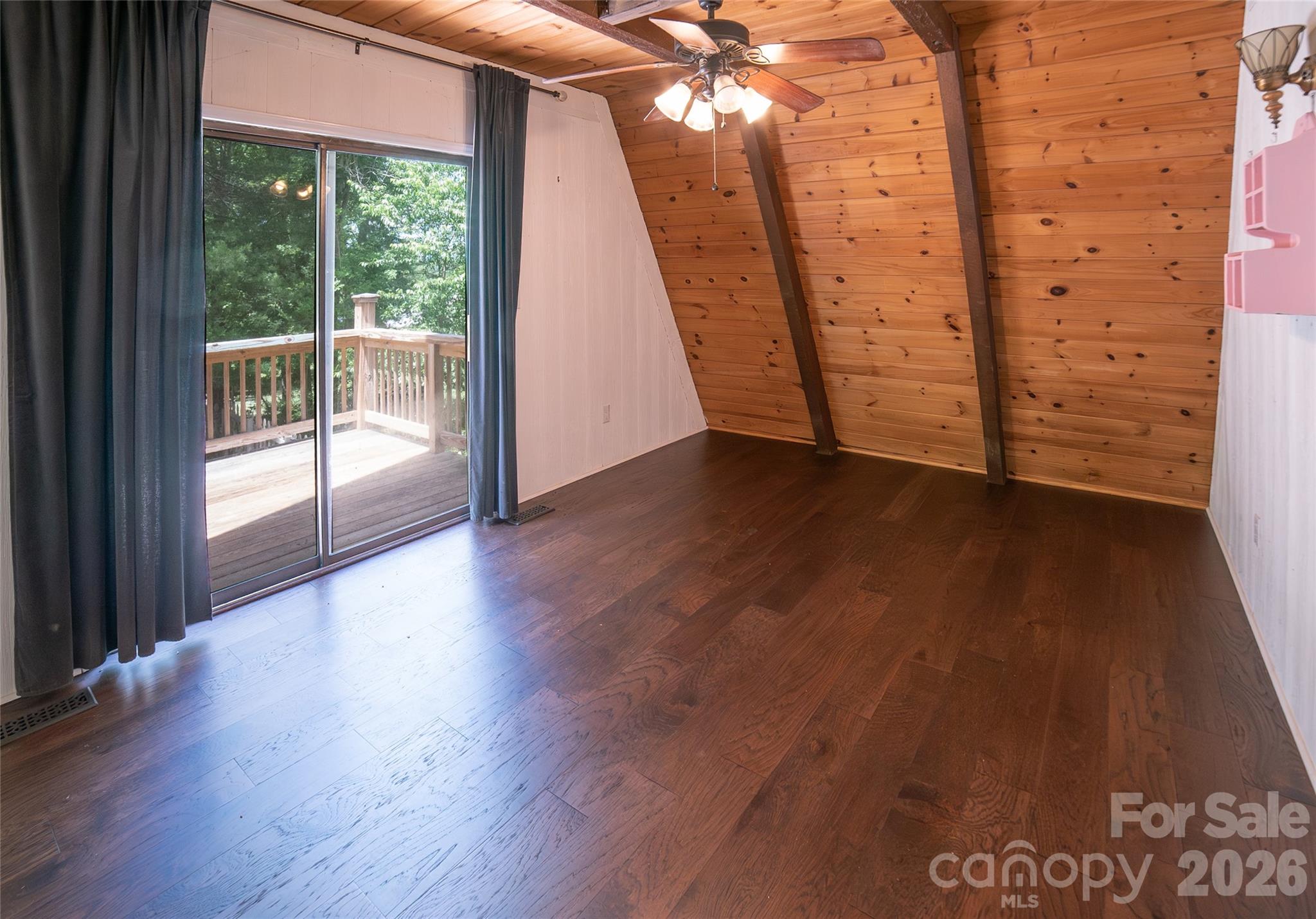 3555 Majestic View Place — Lenoir