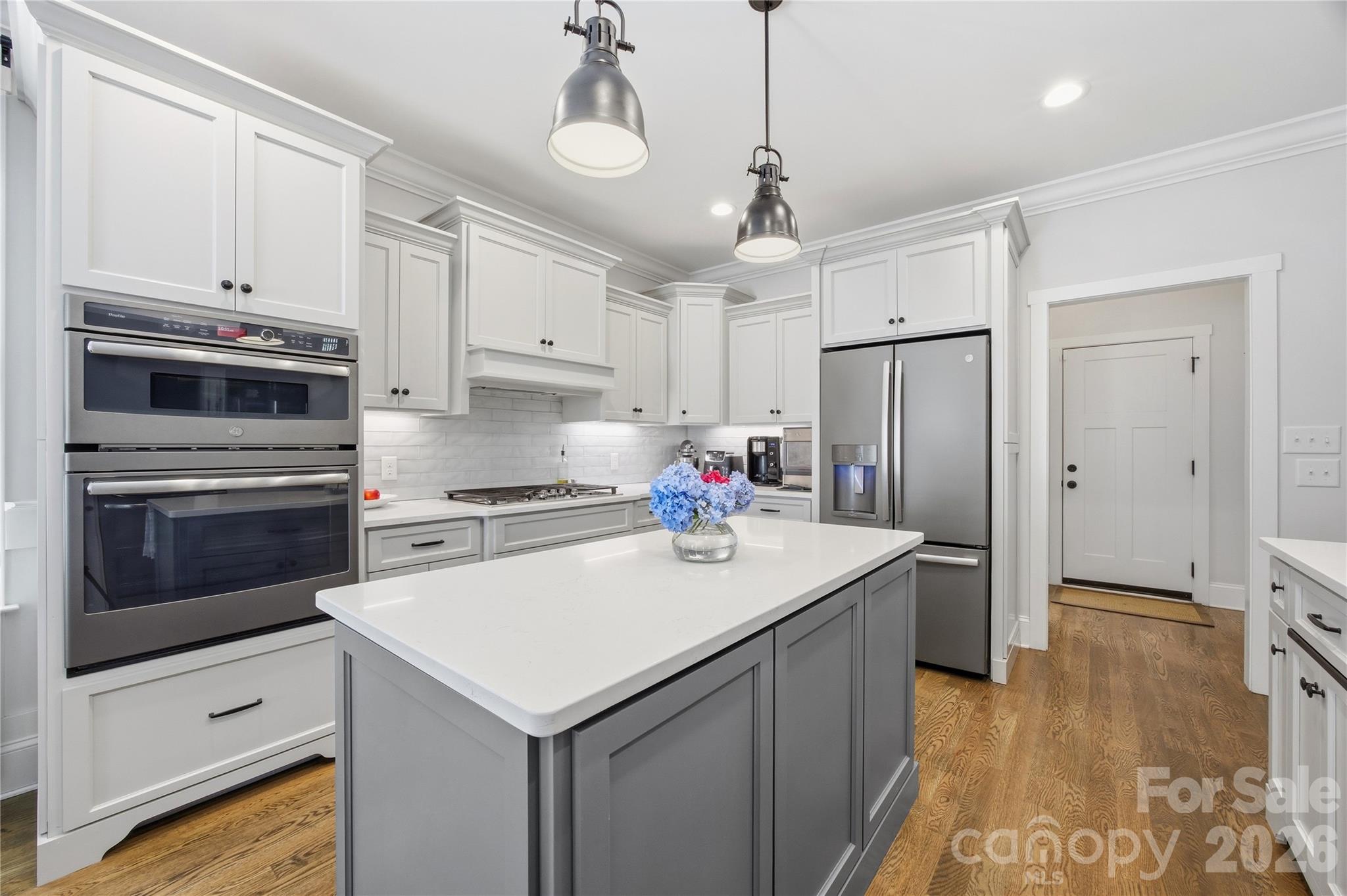 1005 S Point Road — Belmont