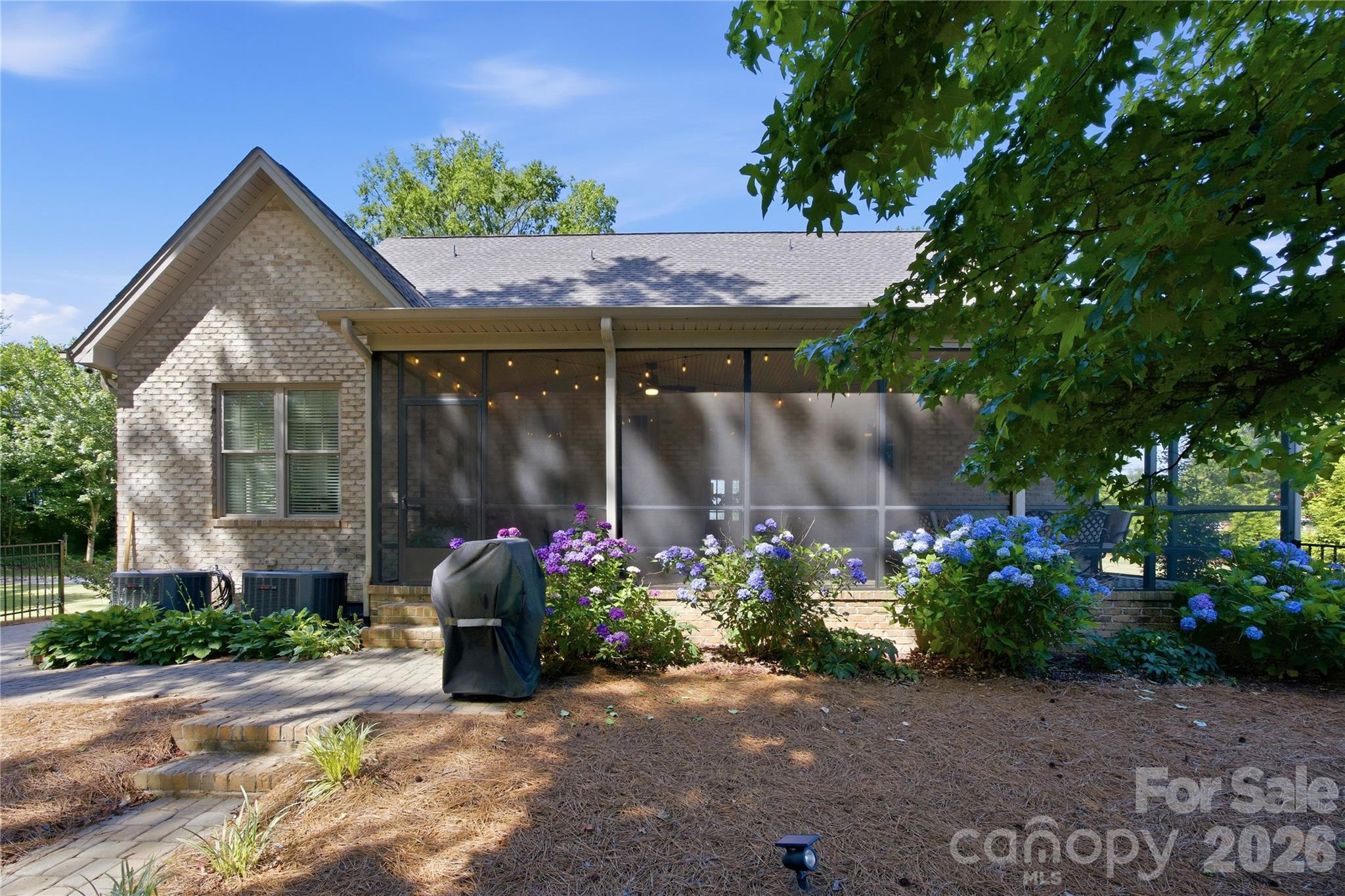 1005 S Point Road — Belmont