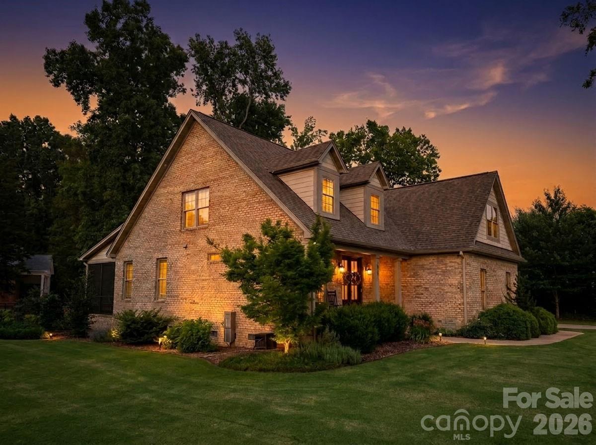 1005 S Point Road — Belmont