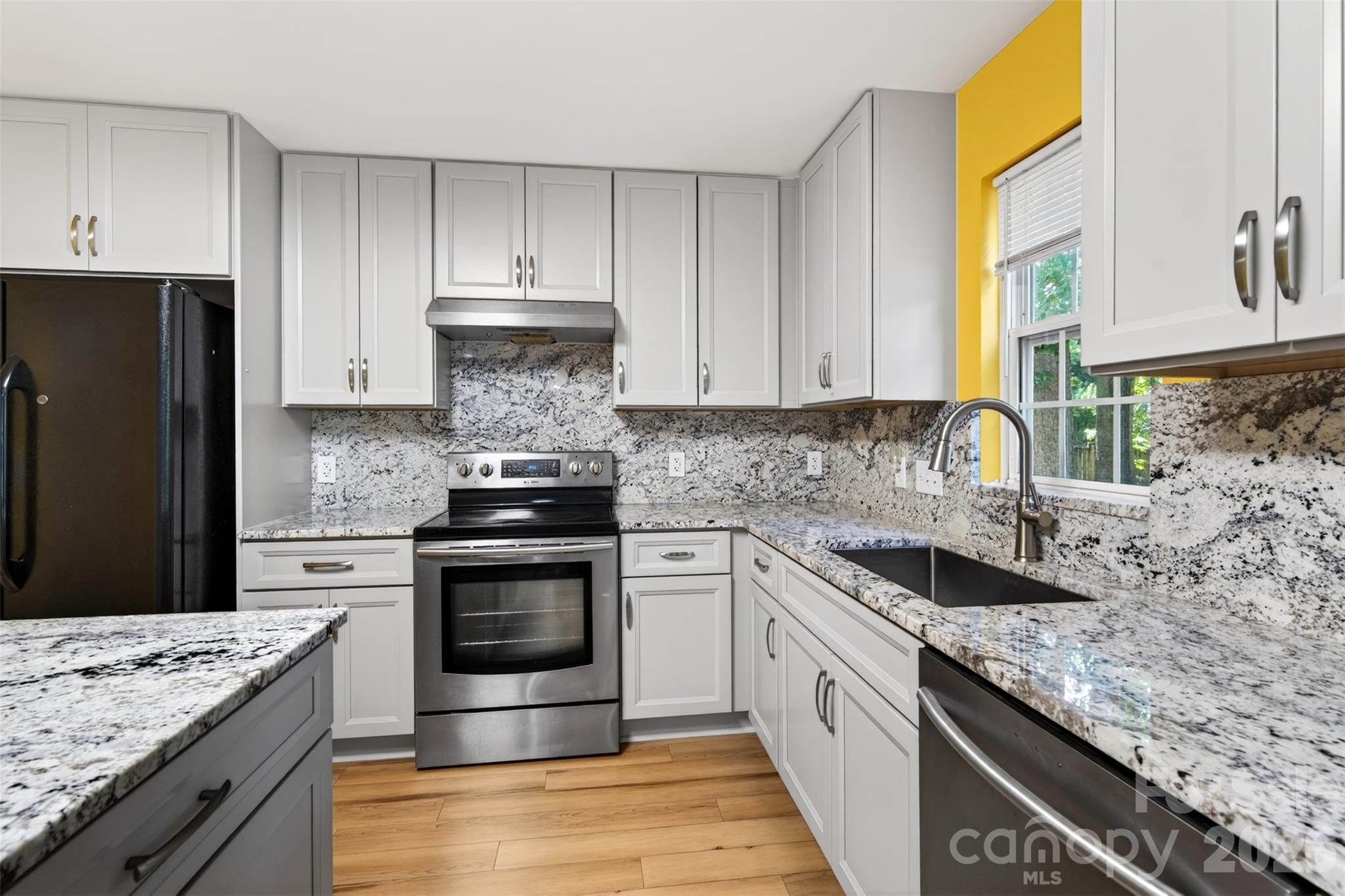 2539 Thornfield Road — Charlotte