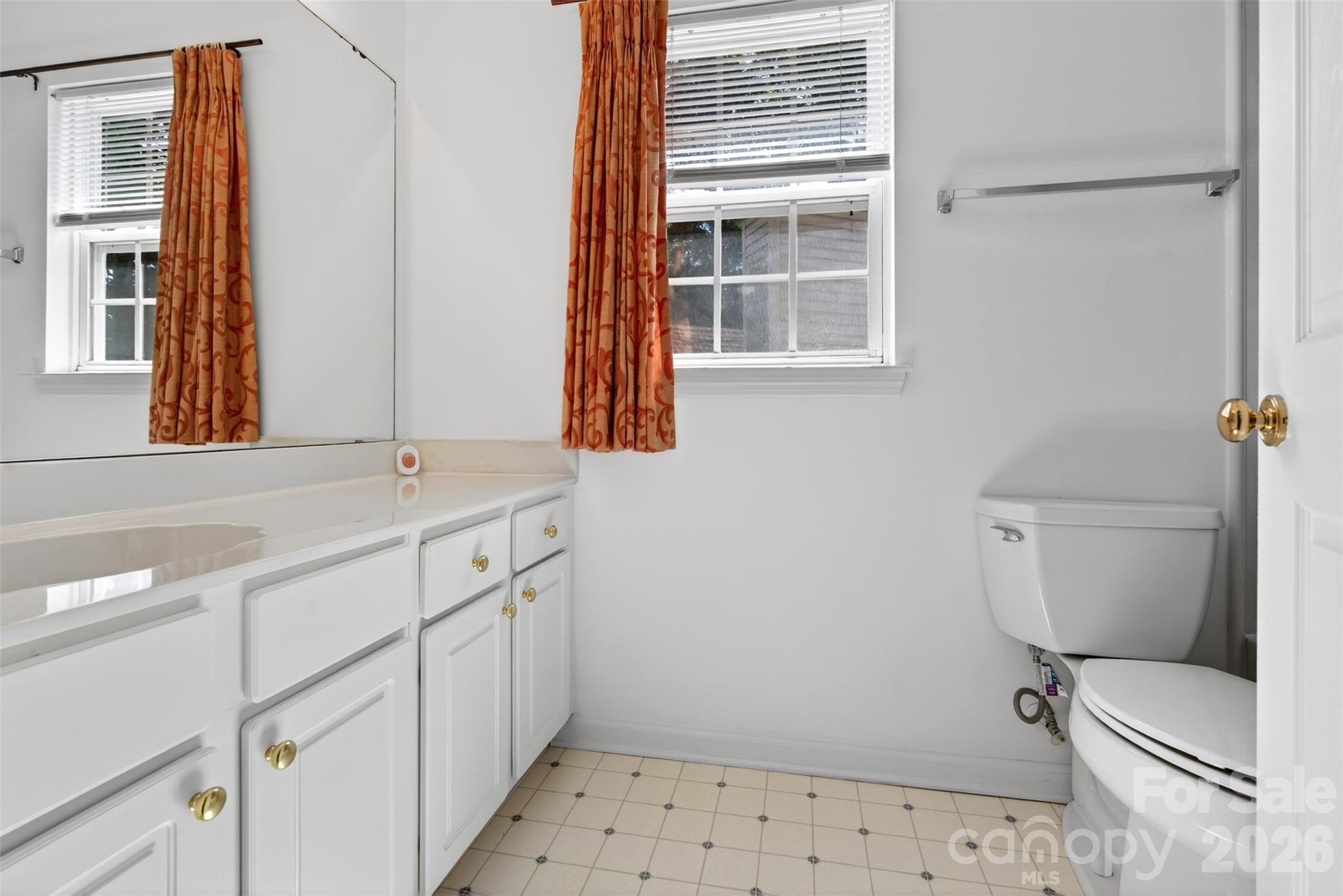 2539 Thornfield Road — Charlotte