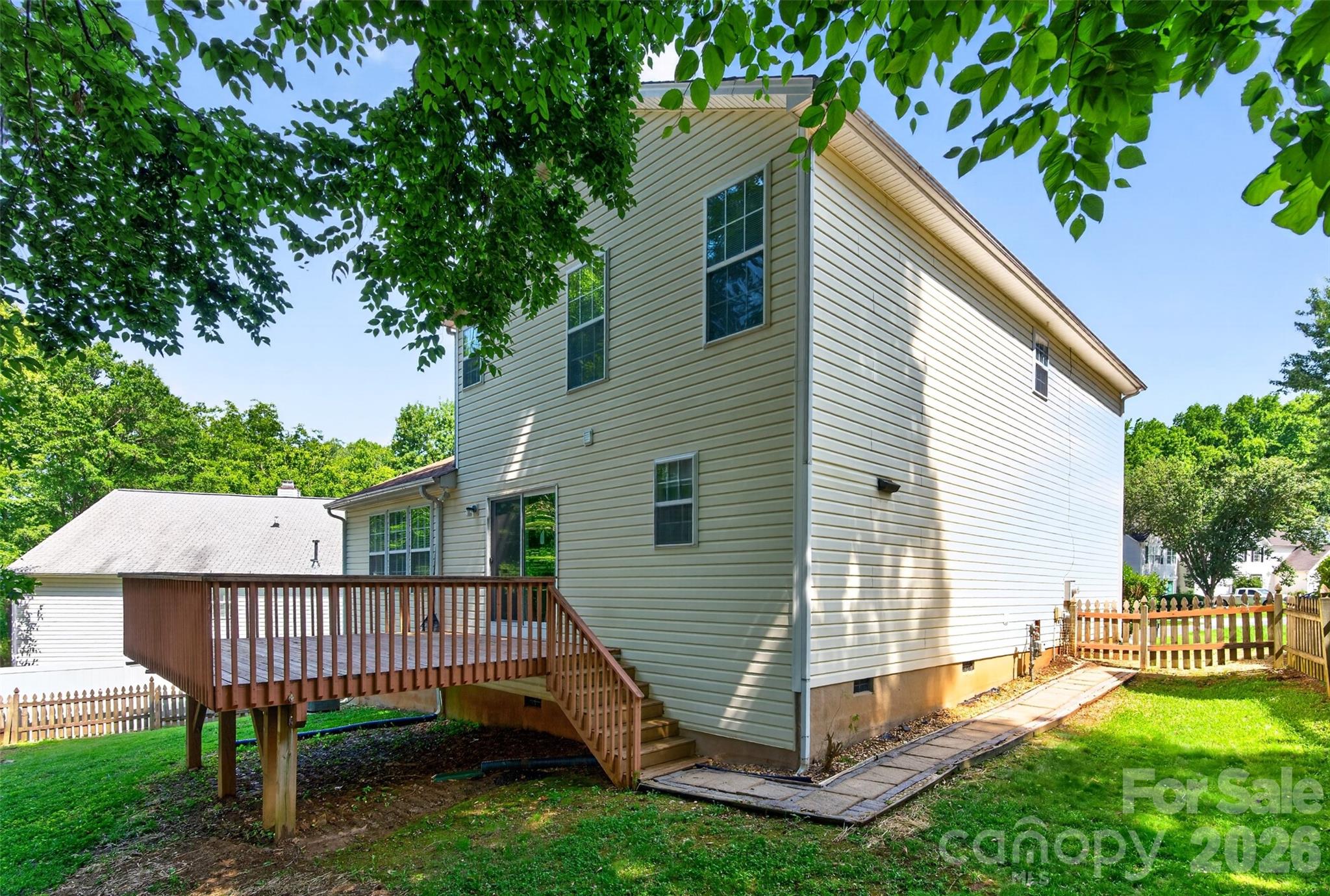 2539 Thornfield Road — Charlotte