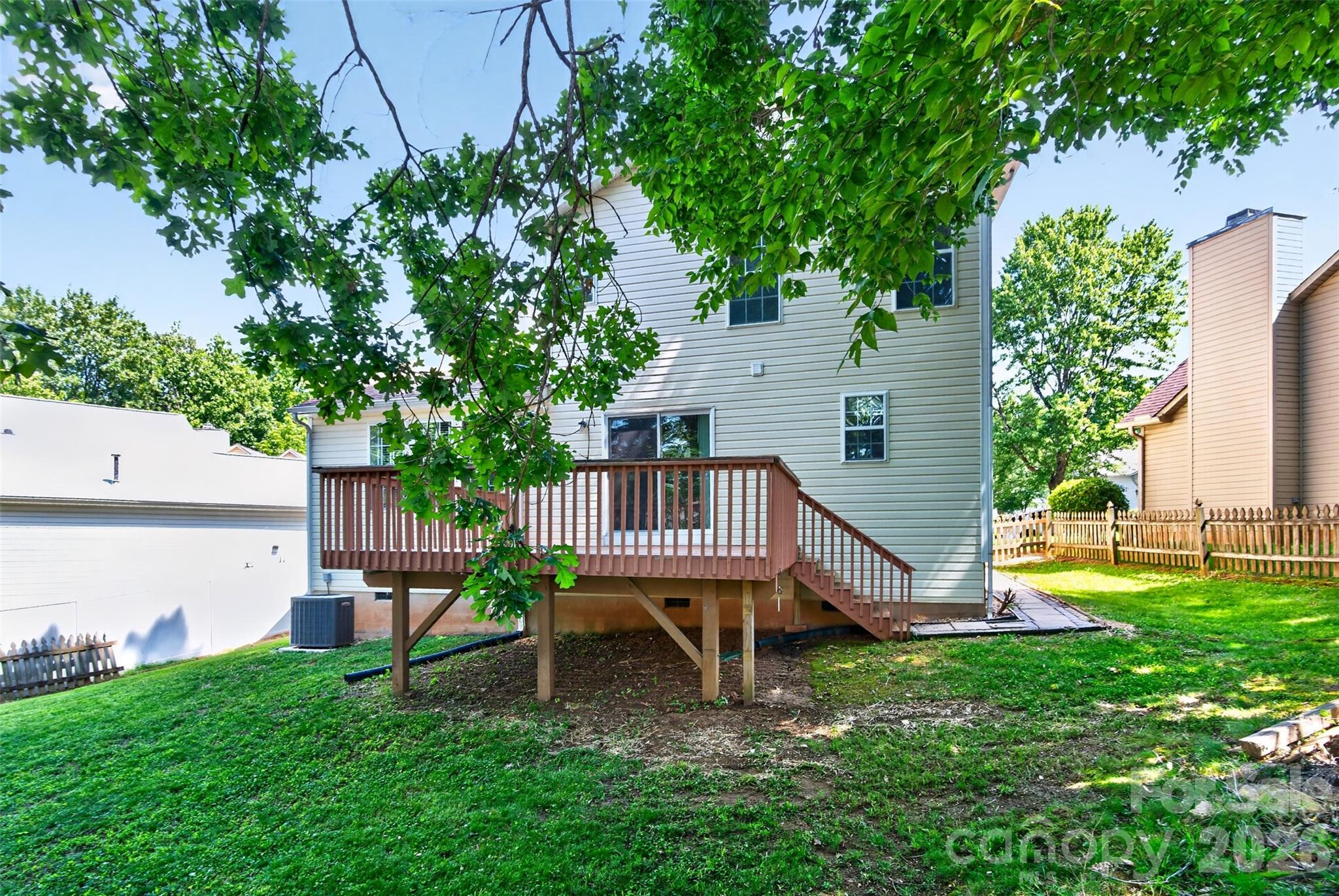 2539 Thornfield Road — Charlotte