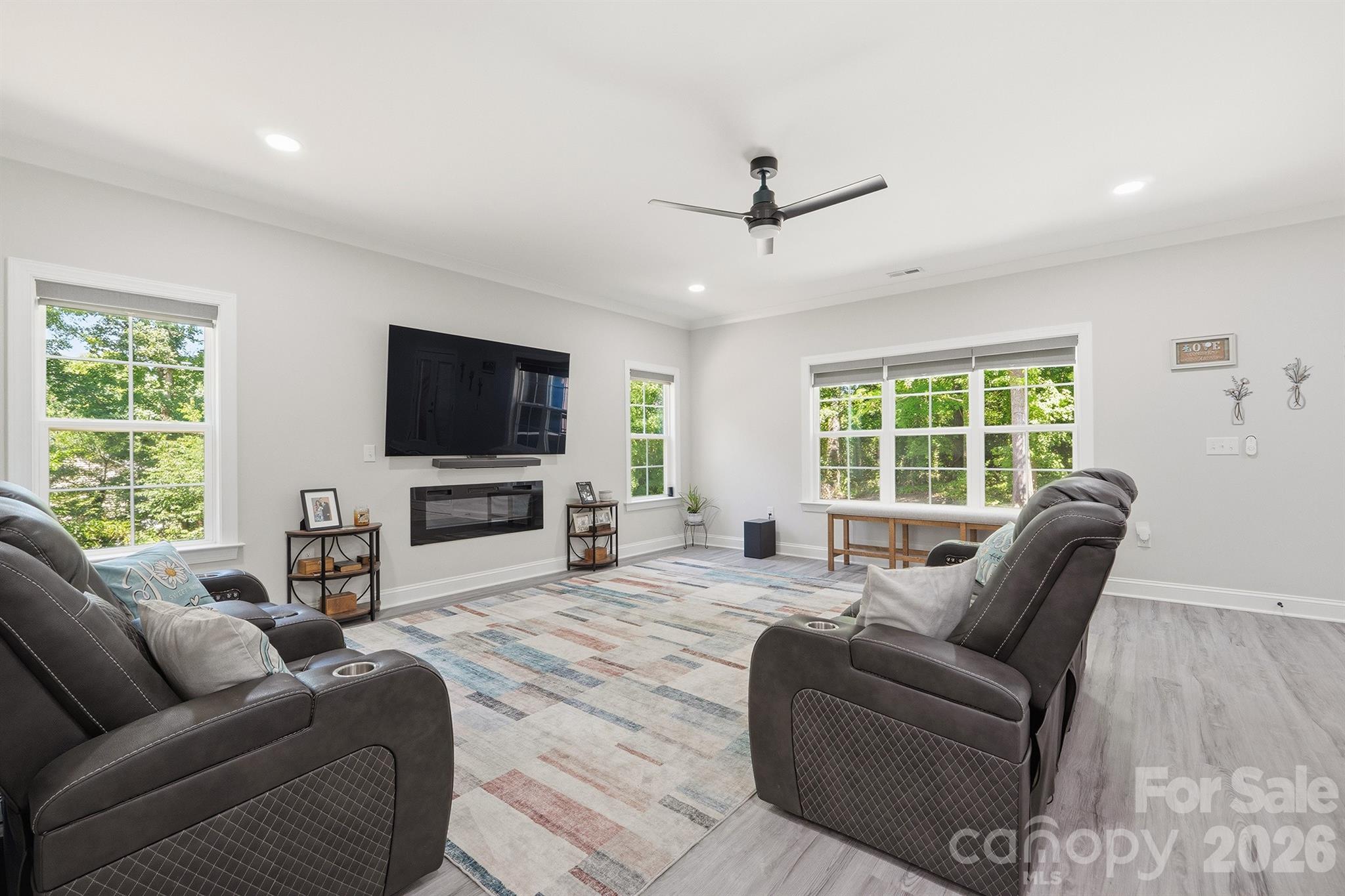 413 Lakewood Drive — Lexington