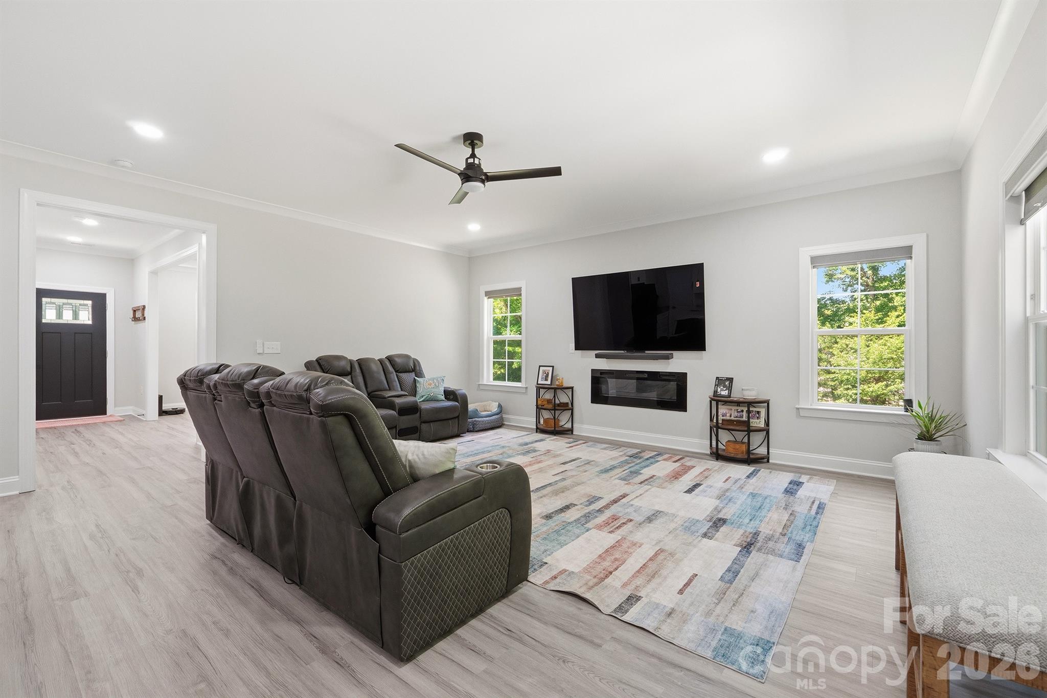 413 Lakewood Drive — Lexington
