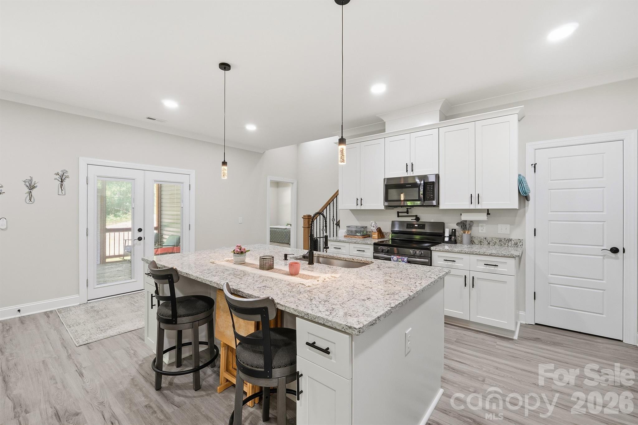 413 Lakewood Drive — Lexington