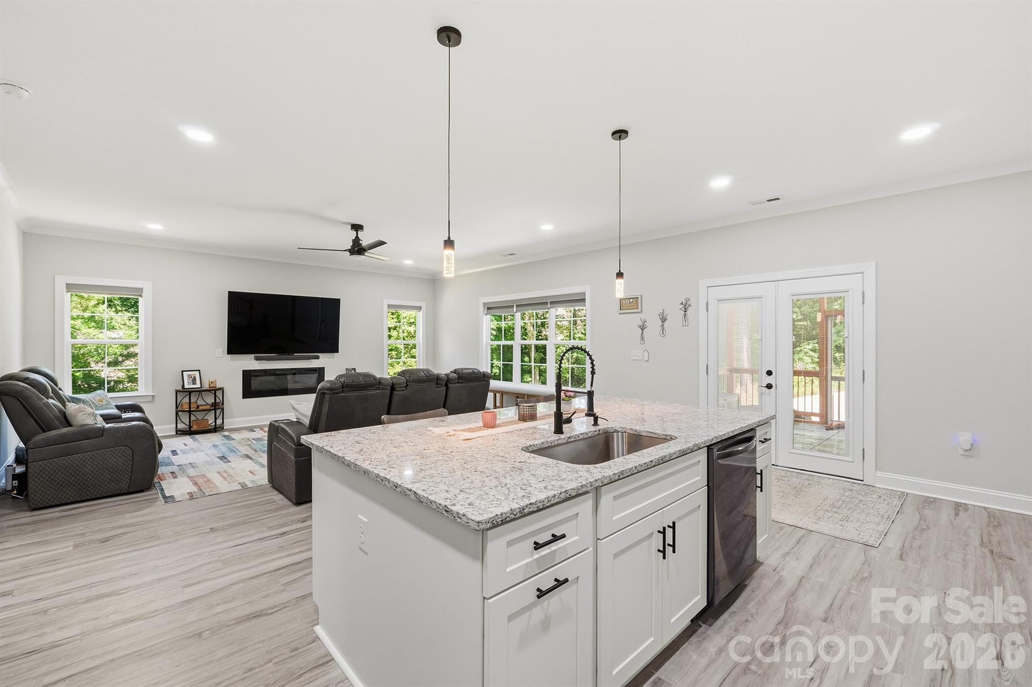 413 Lakewood Drive — Lexington