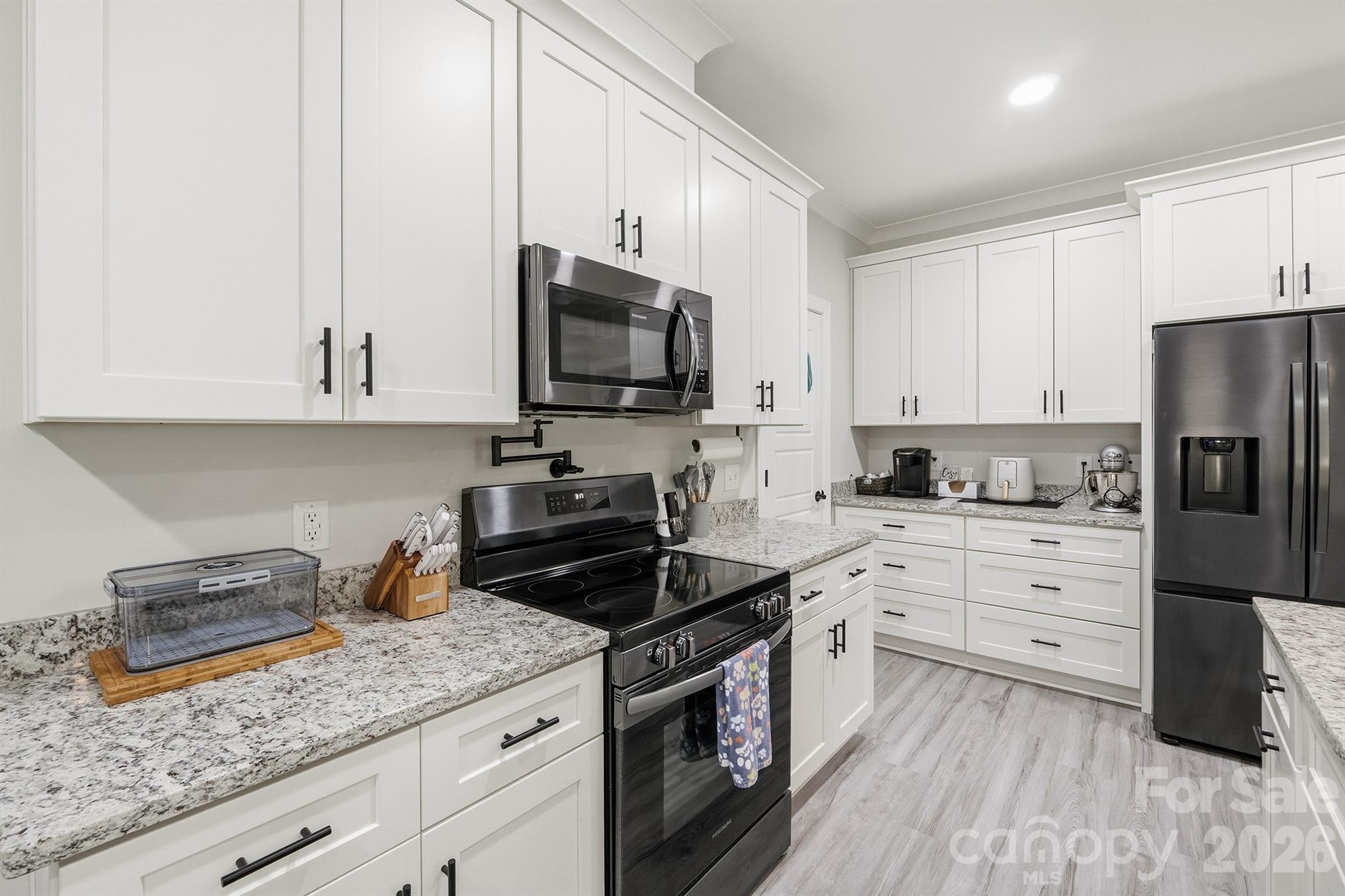 413 Lakewood Drive — Lexington