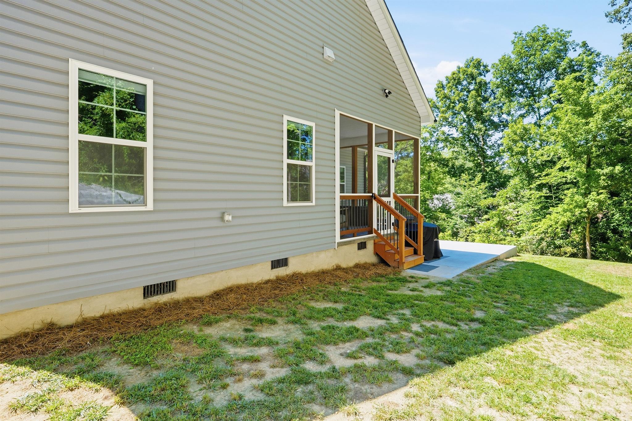 413 Lakewood Drive — Lexington