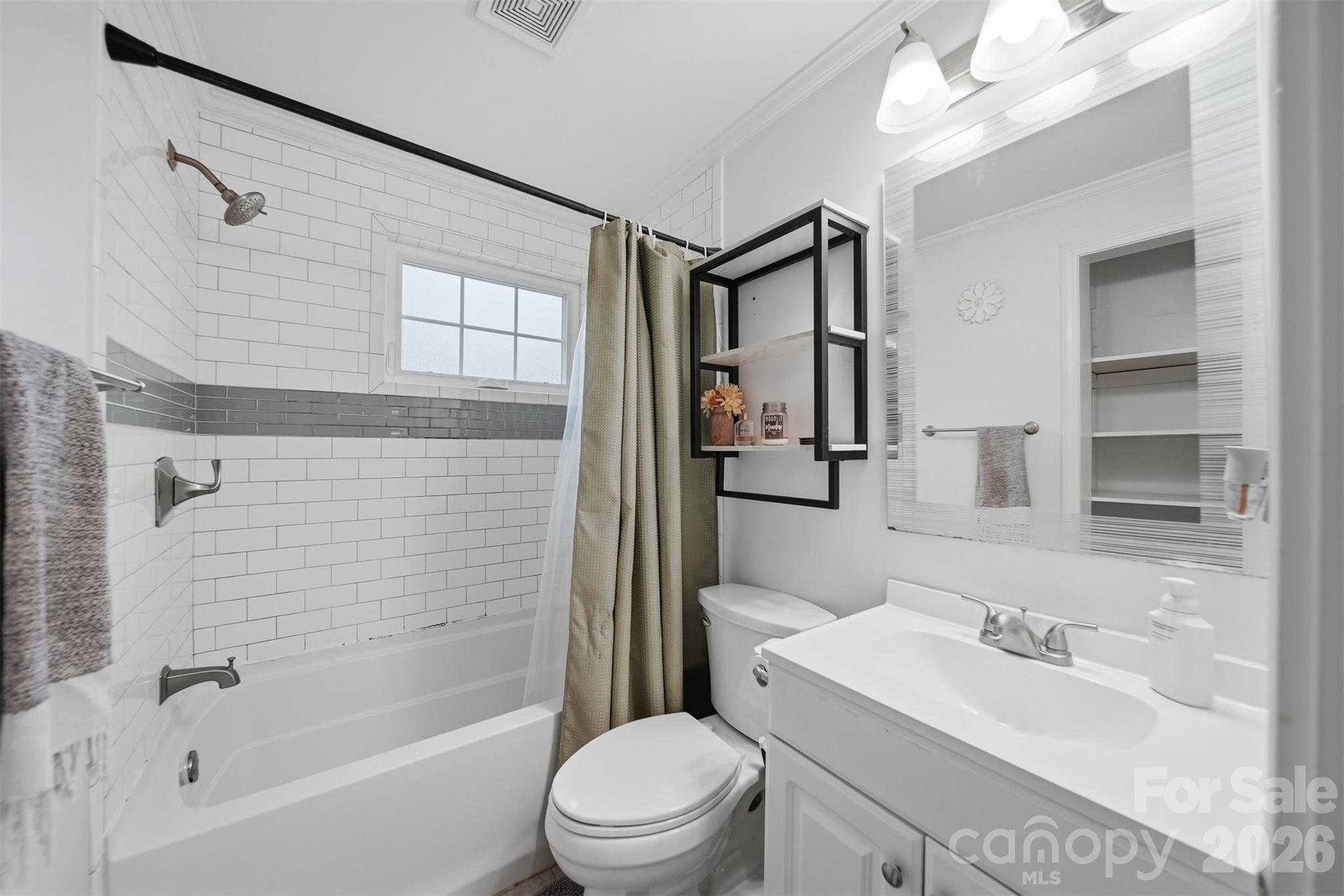 3526 16th Street NE — Hickory