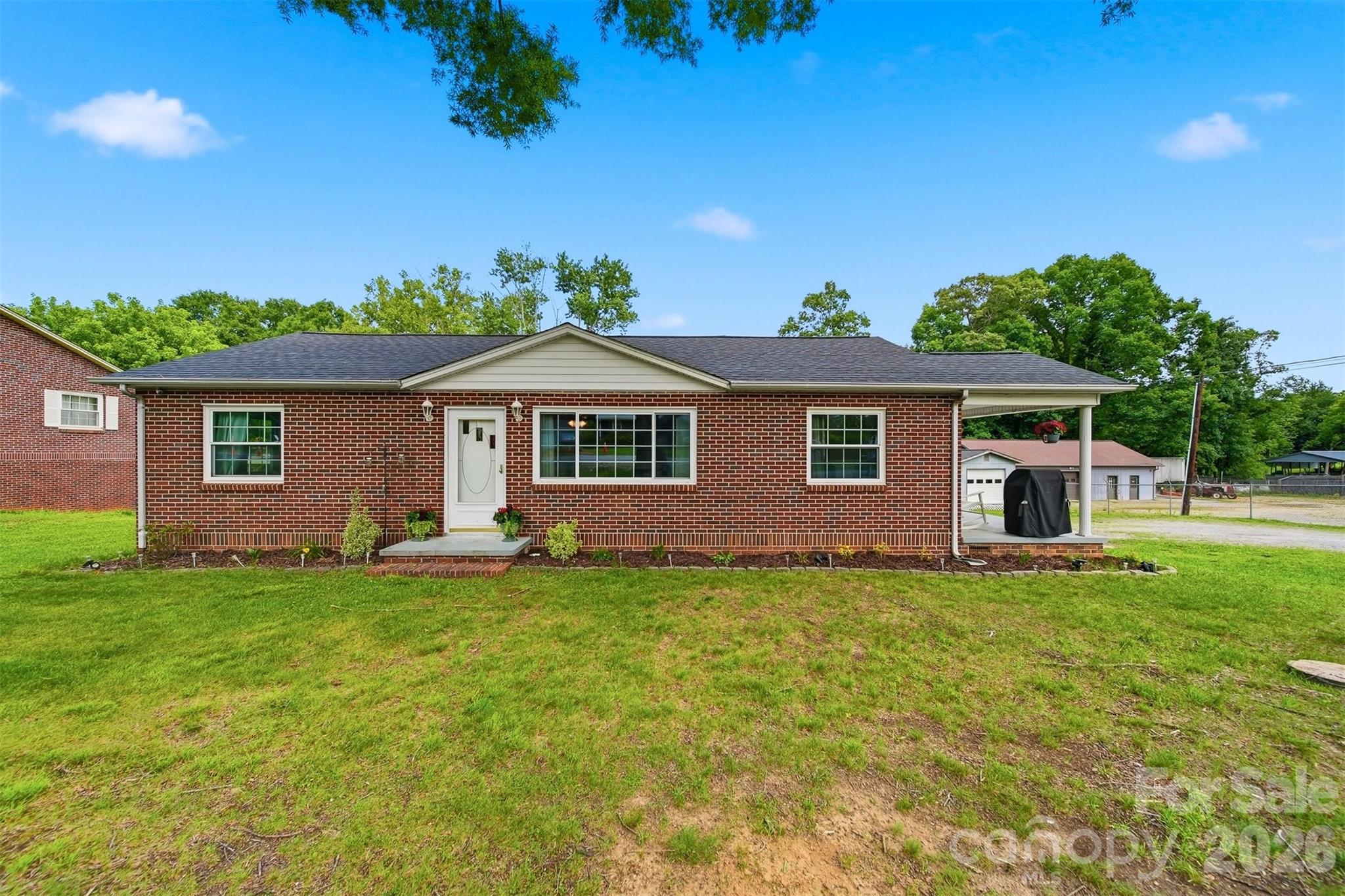 3526 16th Street NE — Hickory