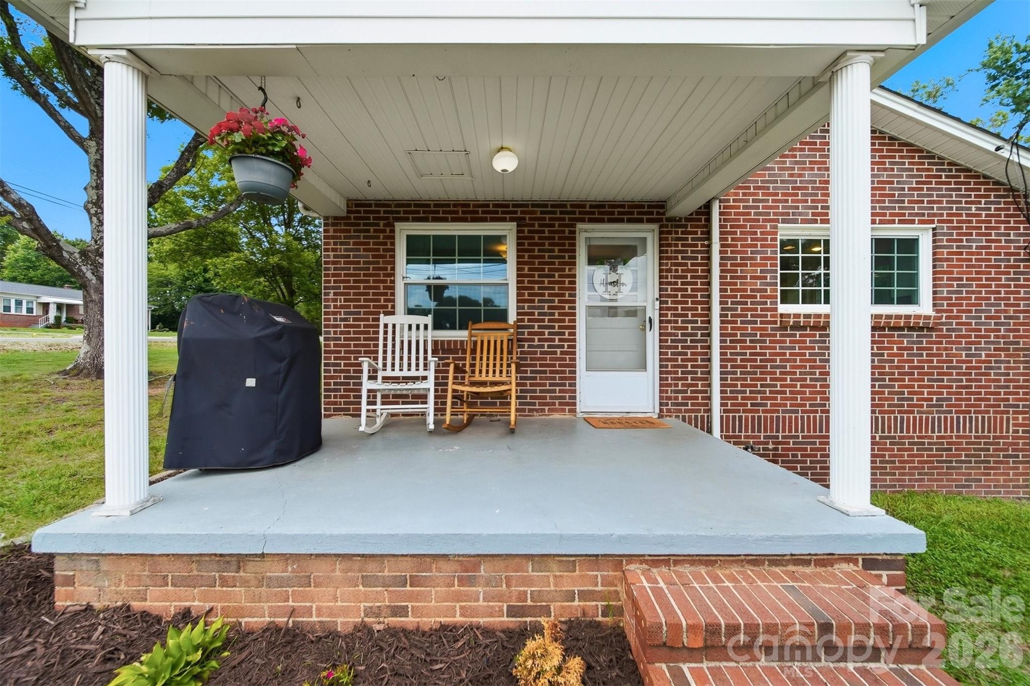 3526 16th Street NE — Hickory