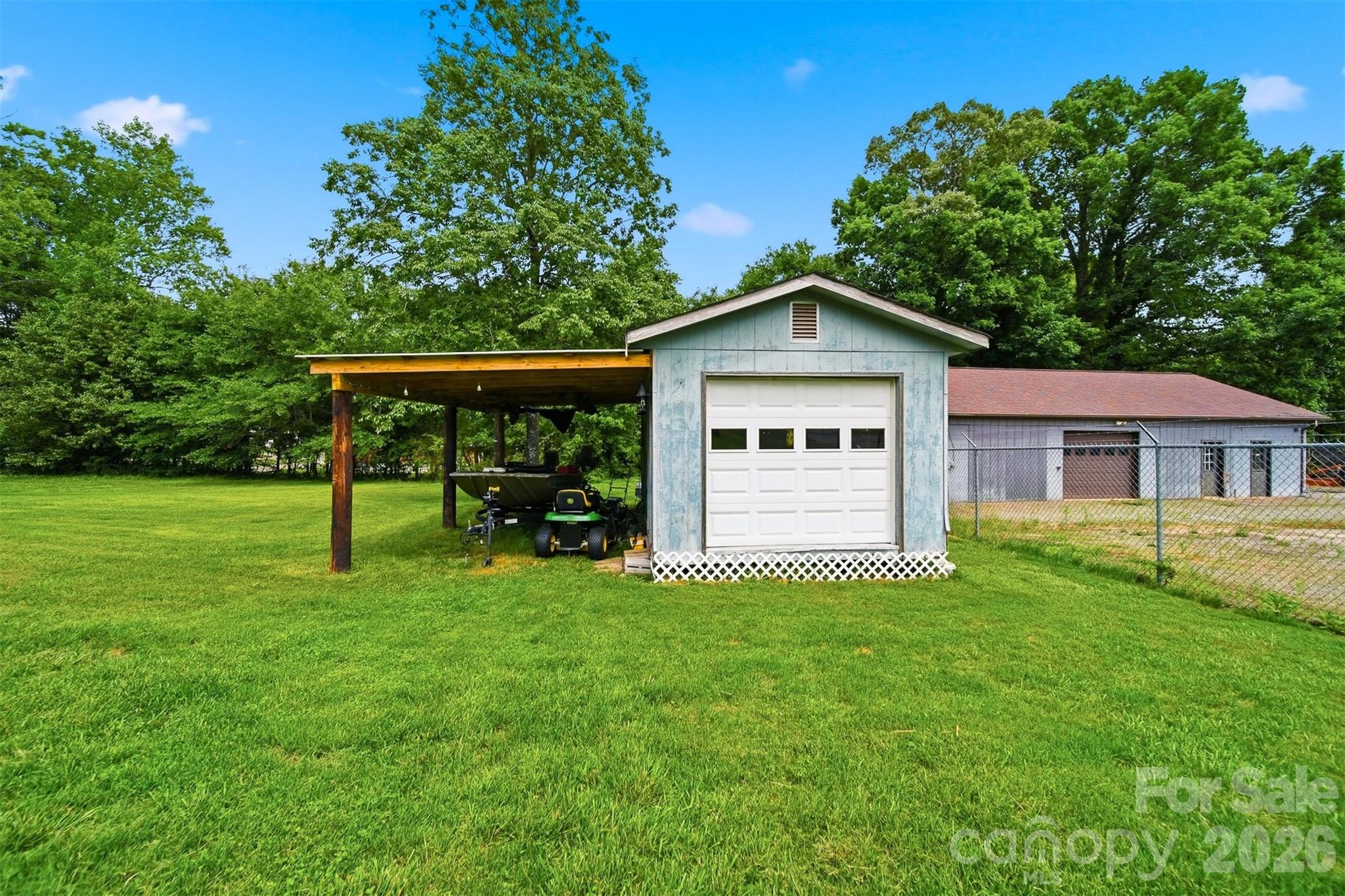 3526 16th Street NE — Hickory