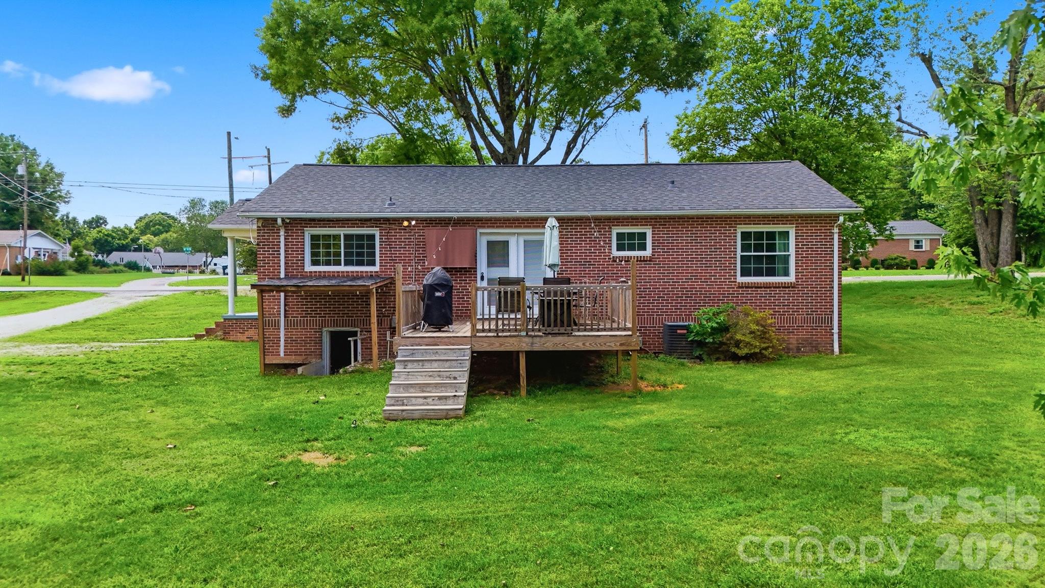 3526 16th Street NE — Hickory