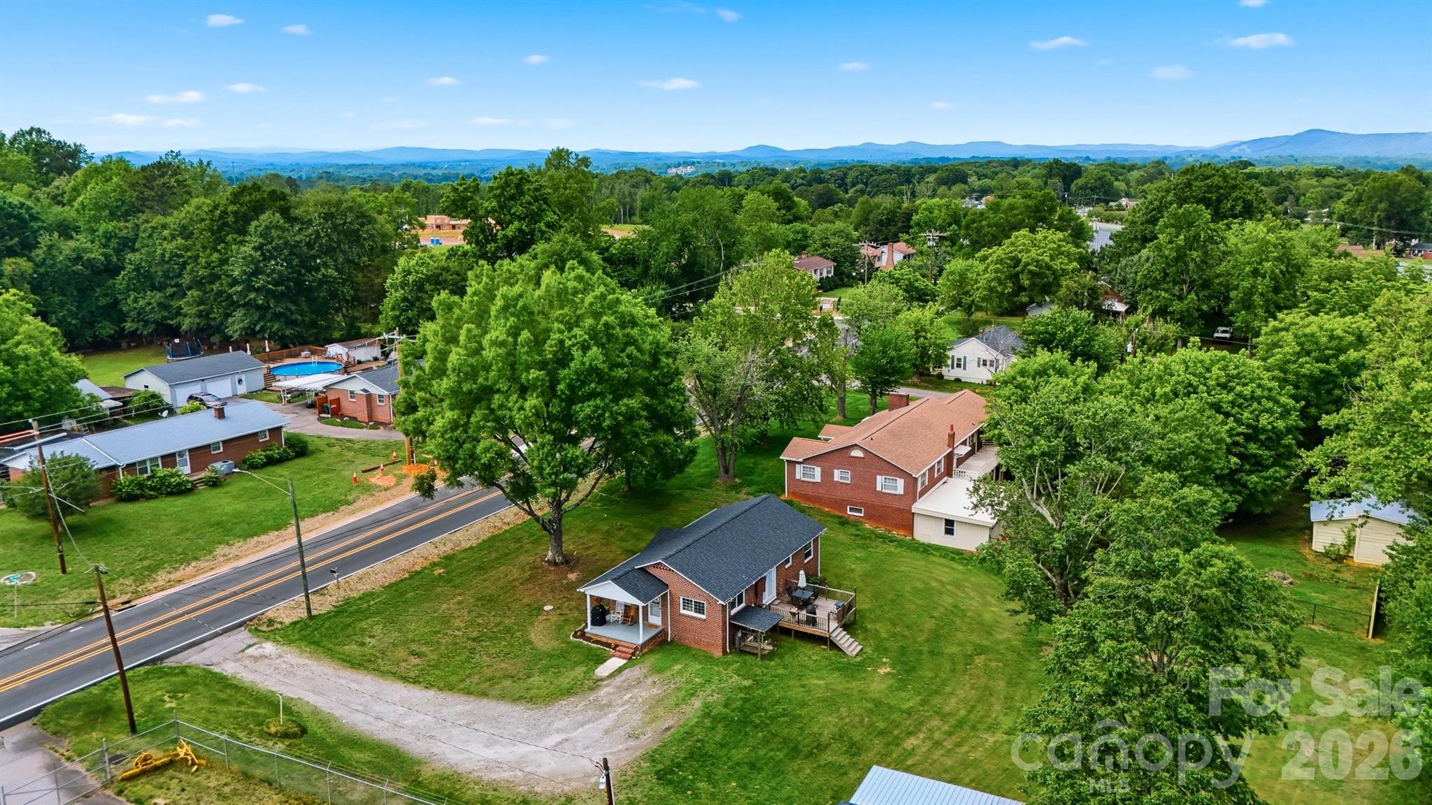 3526 16th Street NE — Hickory