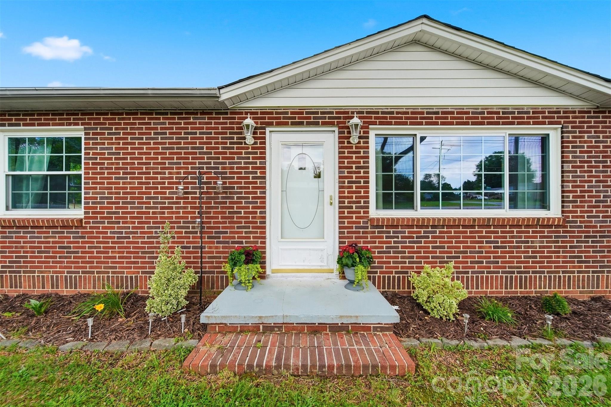 3526 16th Street NE — Hickory
