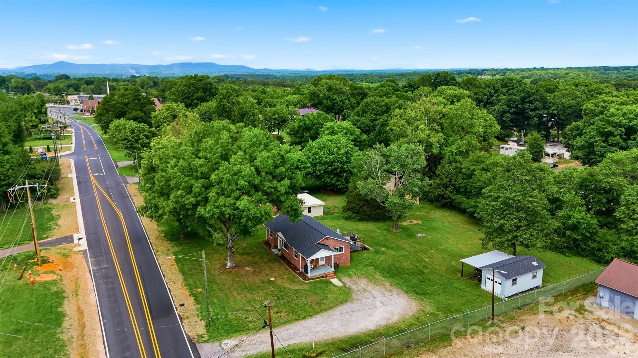 3526 16th Street NE — Hickory