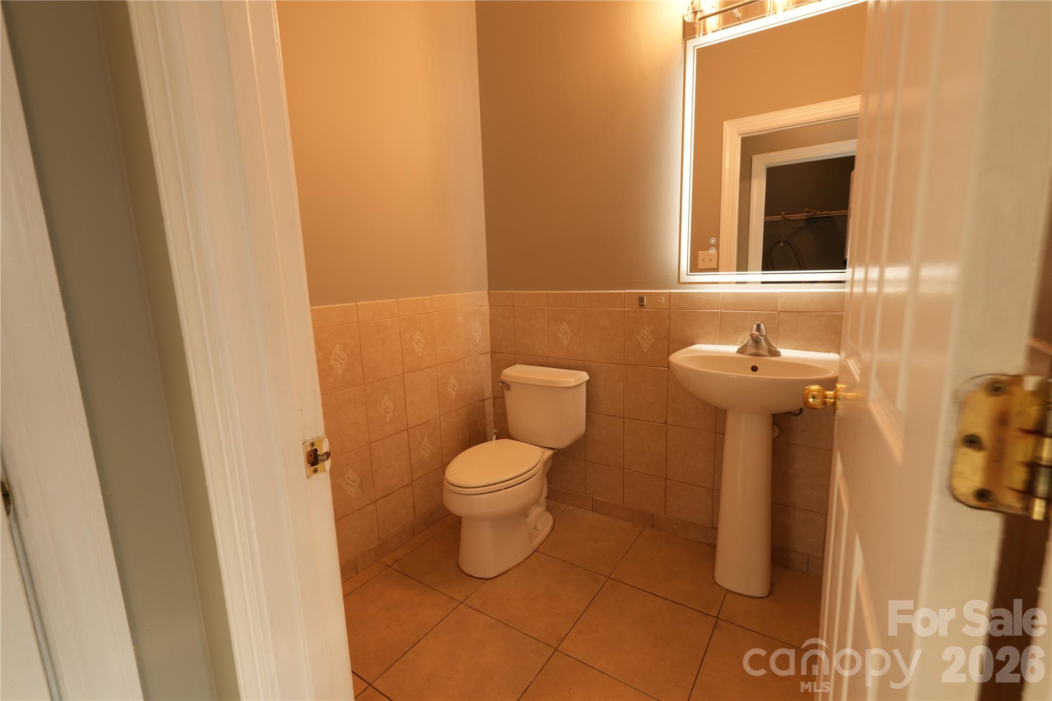 6410 Castlewynd Court — Charlotte