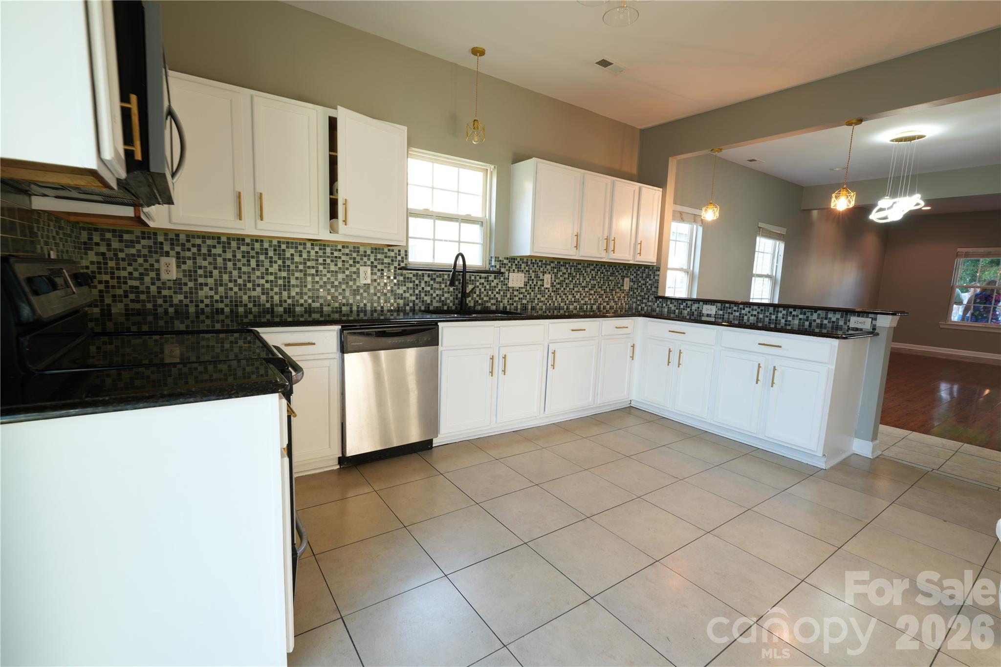 6410 Castlewynd Court — Charlotte
